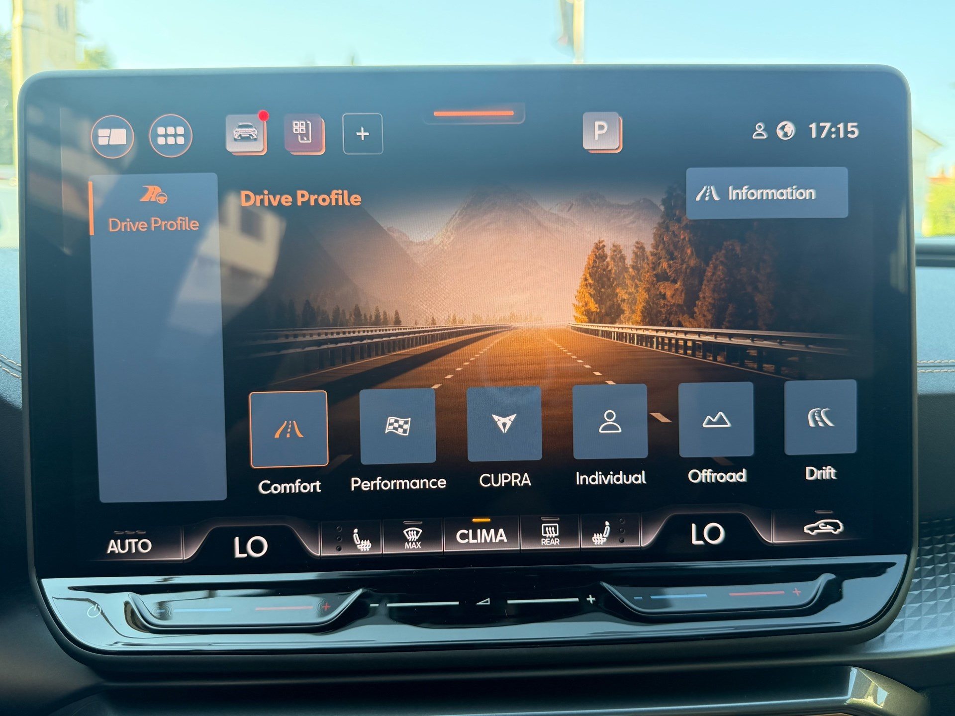 CUPRA Formentor VZ 2.0 TSI 333 PS 4Drive *** PANORAMADACH & SONDERLACK ENCELADUS GRAU MATT ***-image-12