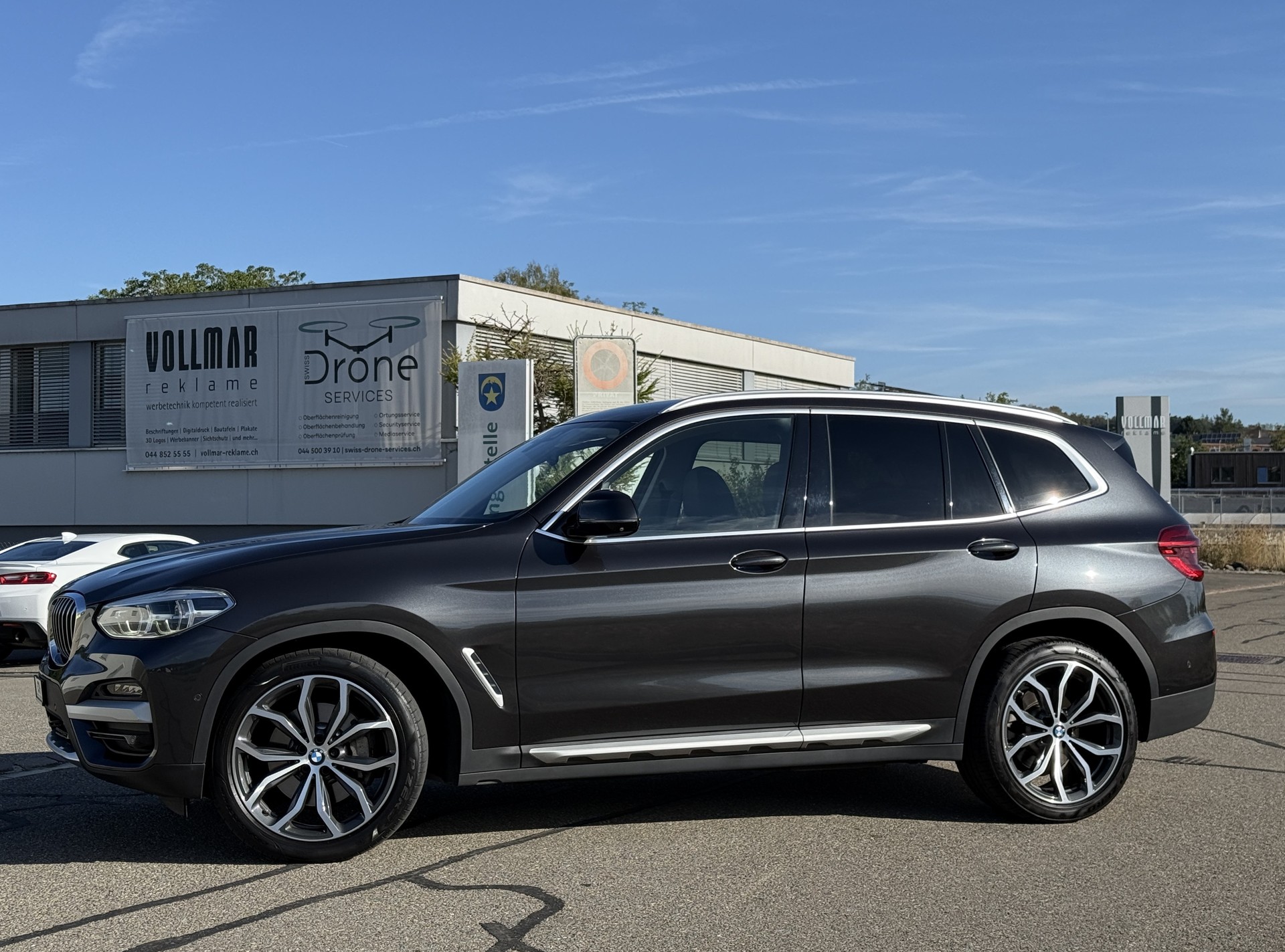 BMW X3 xDrive 30i X-LINE Steptronic - *1.HAND / AHK 2.4t* - *MEGA-AUSSTATTUNG* - *8-FACH ALU* - *GARANTIE*-showroom-element-2