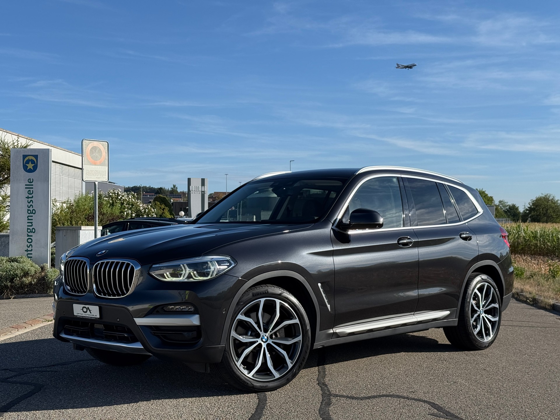 BMW X3 xDrive 30i X-LINE Steptronic - *1.HAND / AHK 2.4t* - *MEGA-AUSSTATTUNG* - *8-FACH ALU* - *GARANTIE*-showroom-element-1