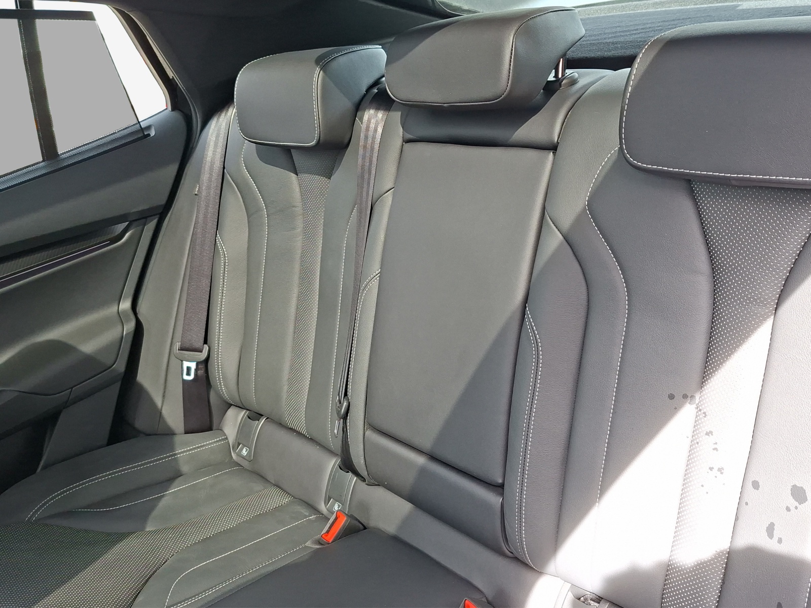 SKODA Enyaq Coupé RS iV 80 4x4-image-12