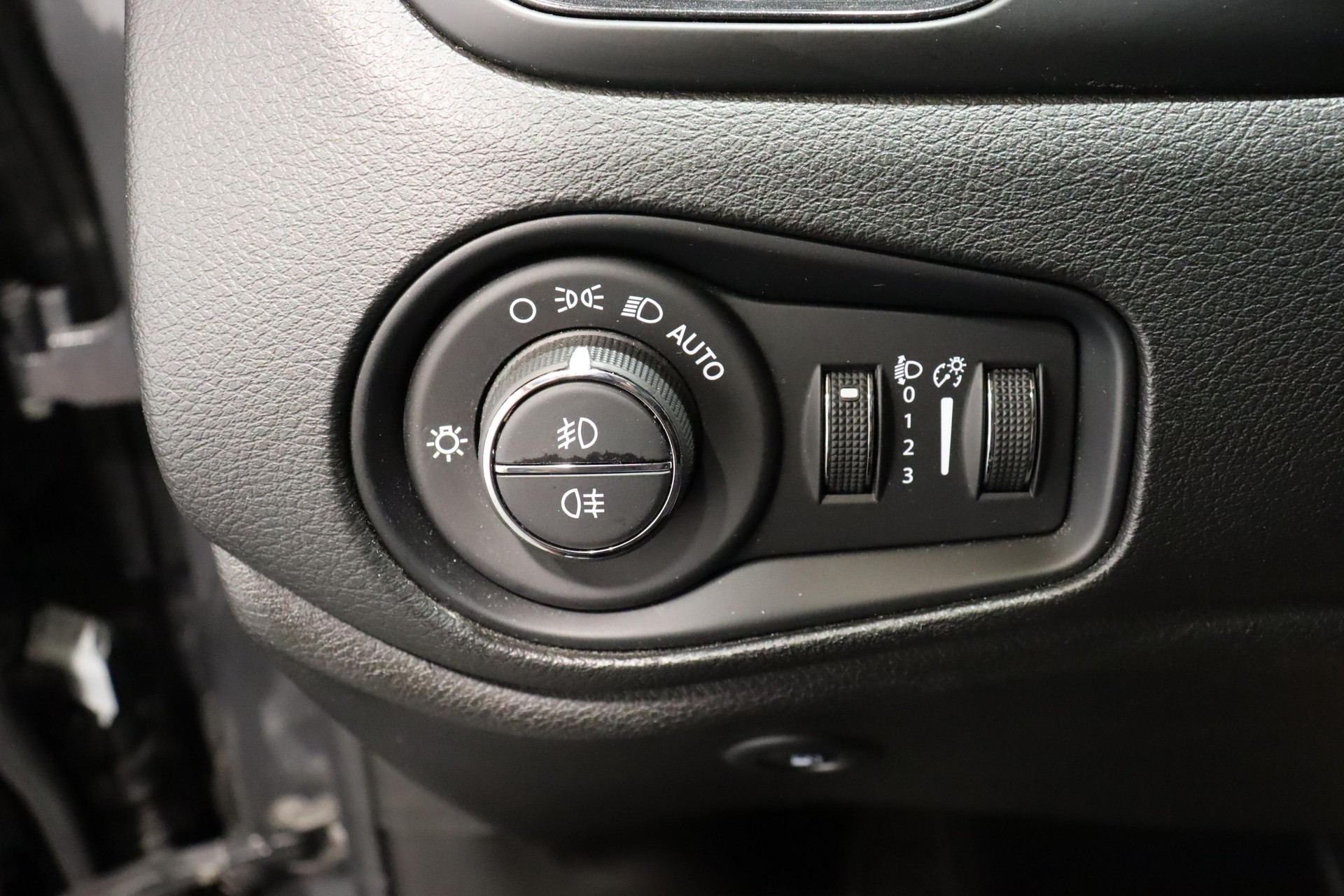 JEEP Renegade 1.3 Limited 4xe-image-15