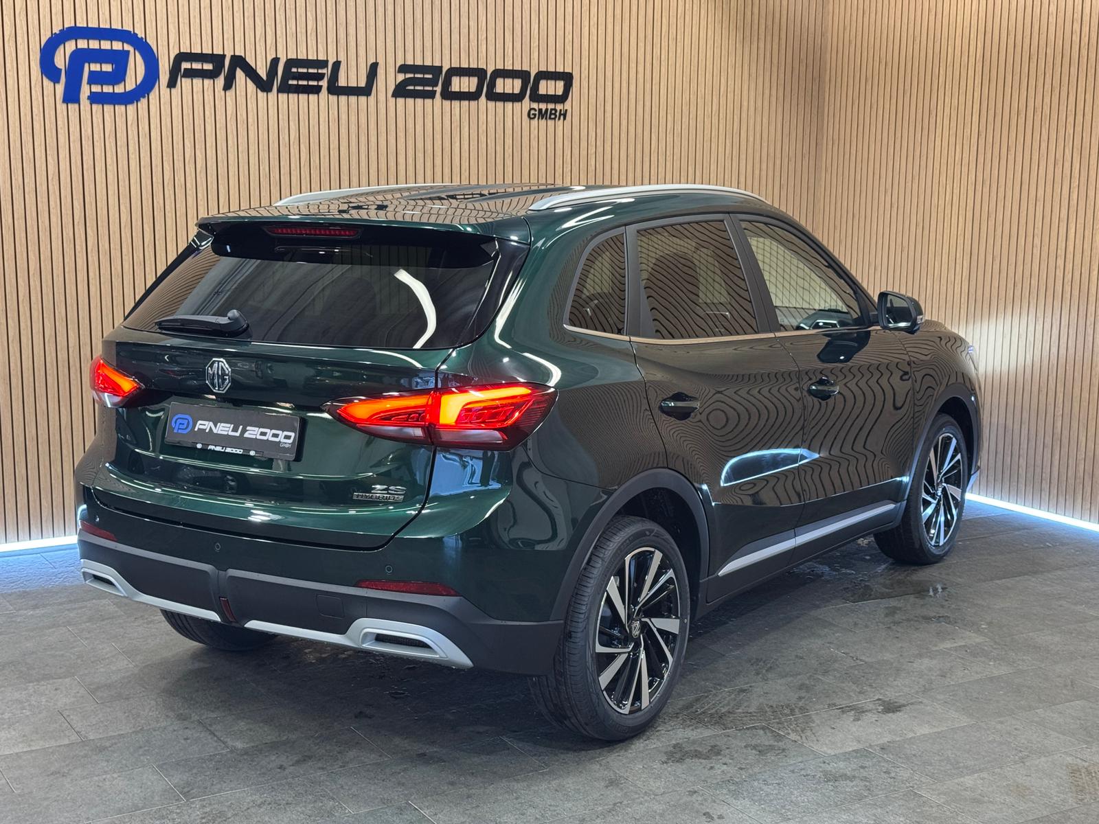MG ZS 1.5 HEV Luxury Panoramadach-image-4