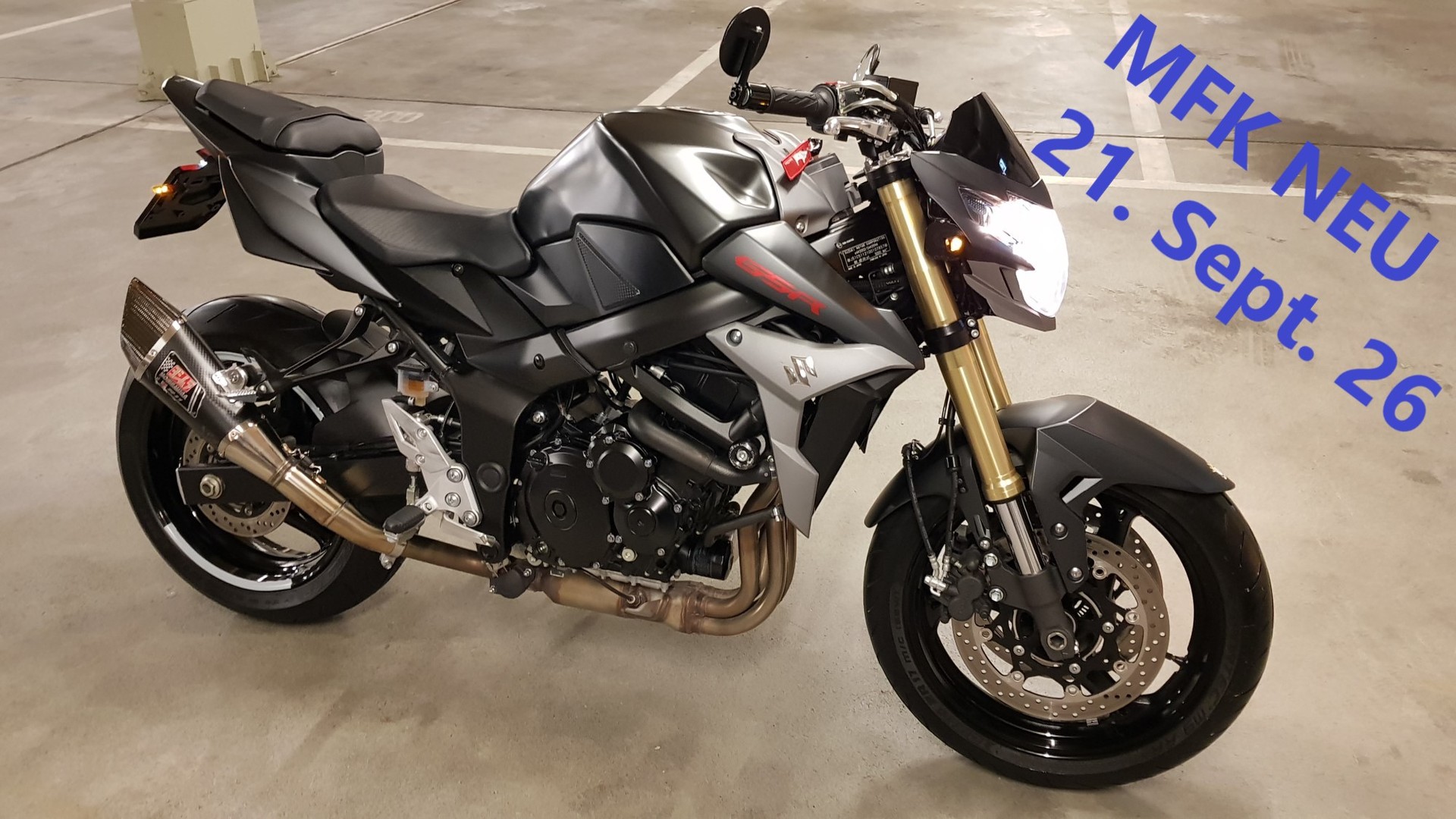 SUZUKI GSR 750