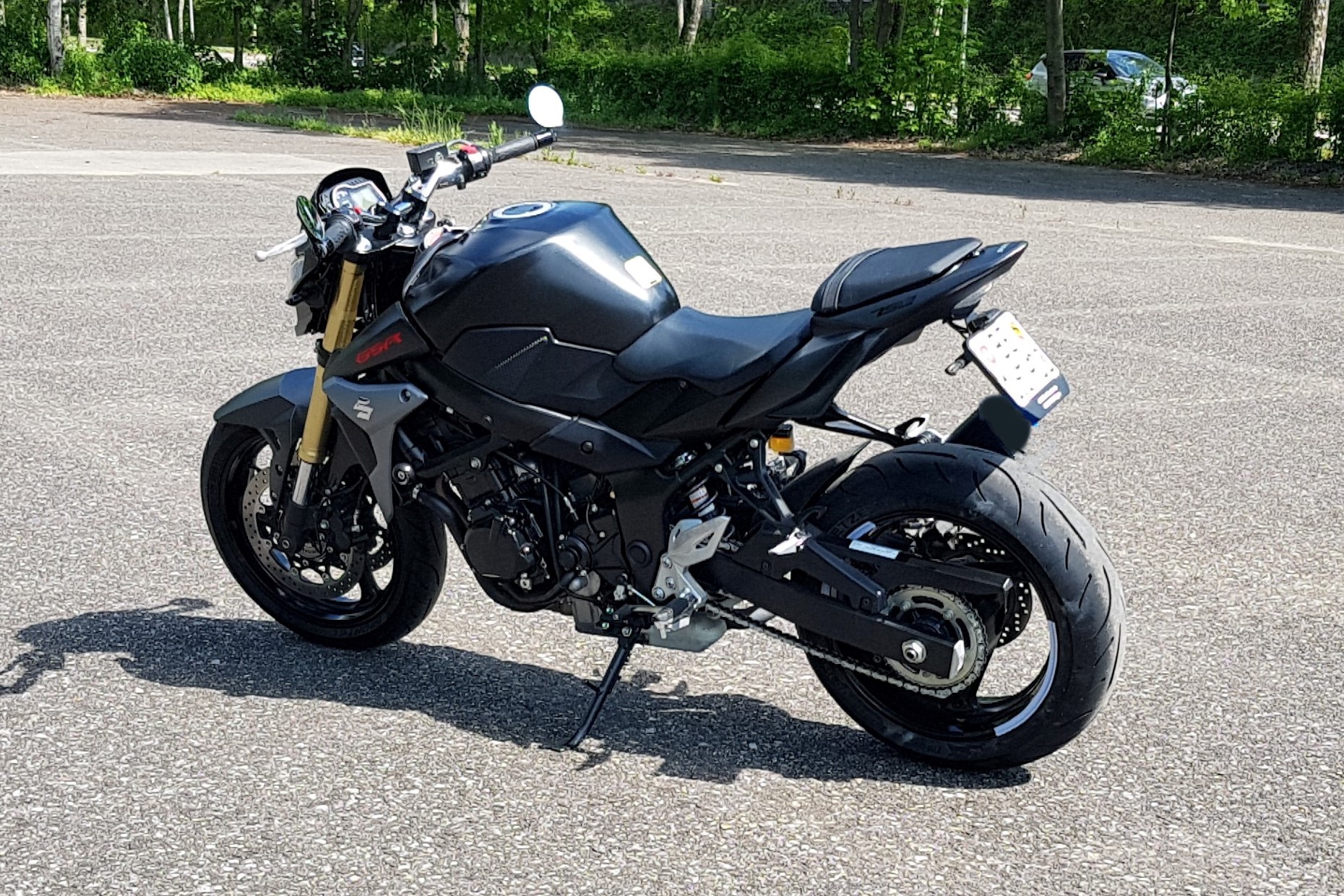 SUZUKI GSR 750-image-3