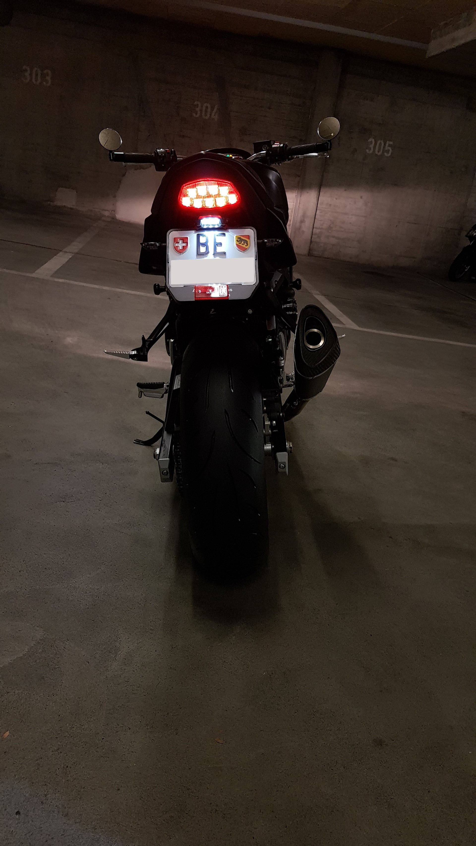 SUZUKI GSR 750-image-7