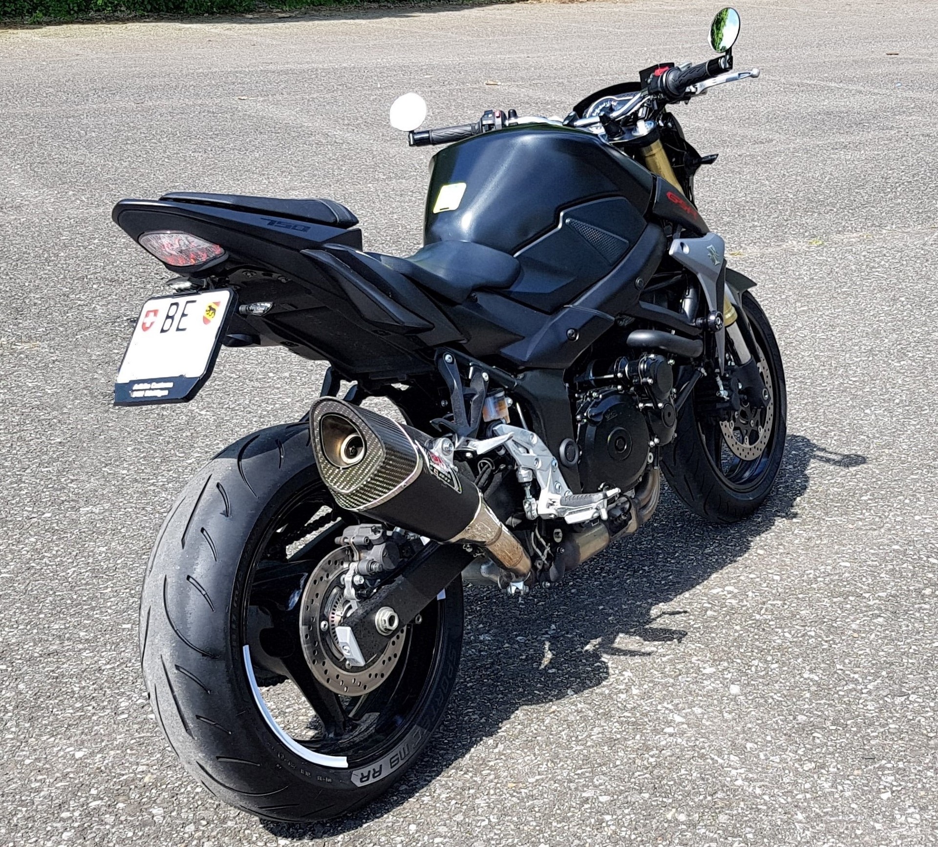 SUZUKI GSR 750-image-2