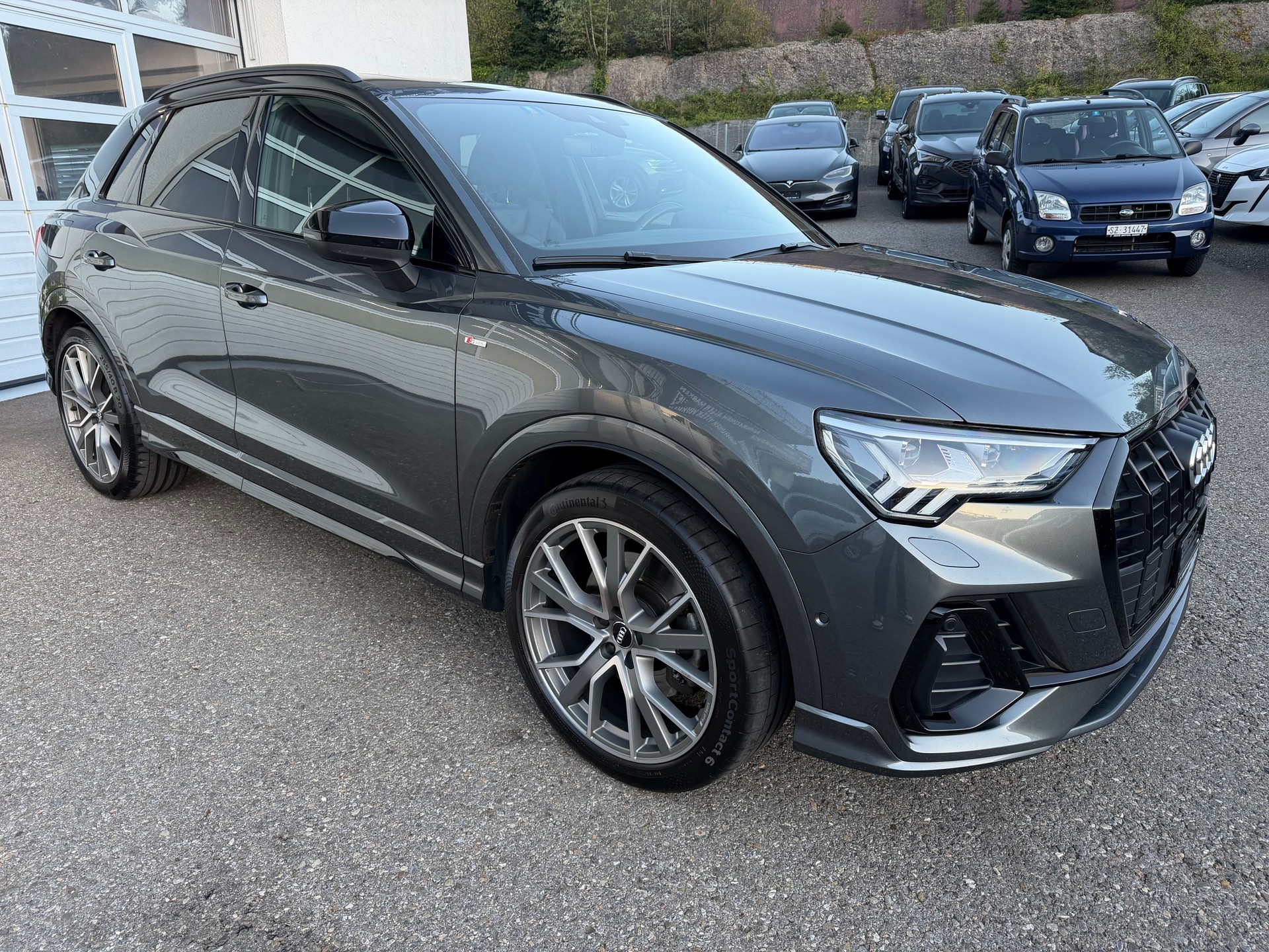 AUDI Q3 40 TFSI quattro S-tronic-showroom-element-3