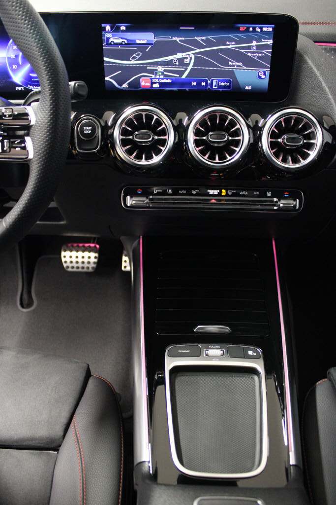 MERCEDES-BENZ EQA 350 4Matic AMG Line Swiss Star-image-10