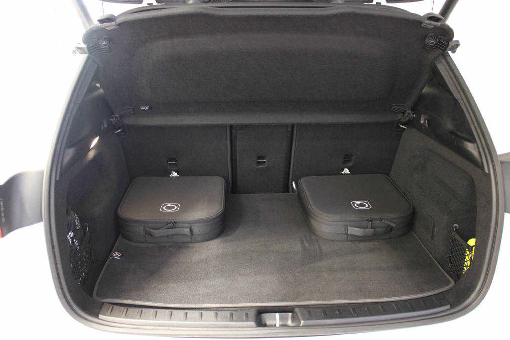 MERCEDES-BENZ EQA 350 4Matic AMG Line Swiss Star-showroom-element-3