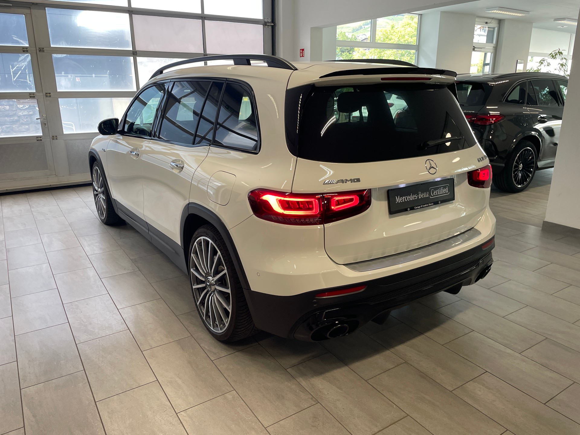 MERCEDES-BENZ GLB 35 AMG 4Matic 8G-Tronic-image-4