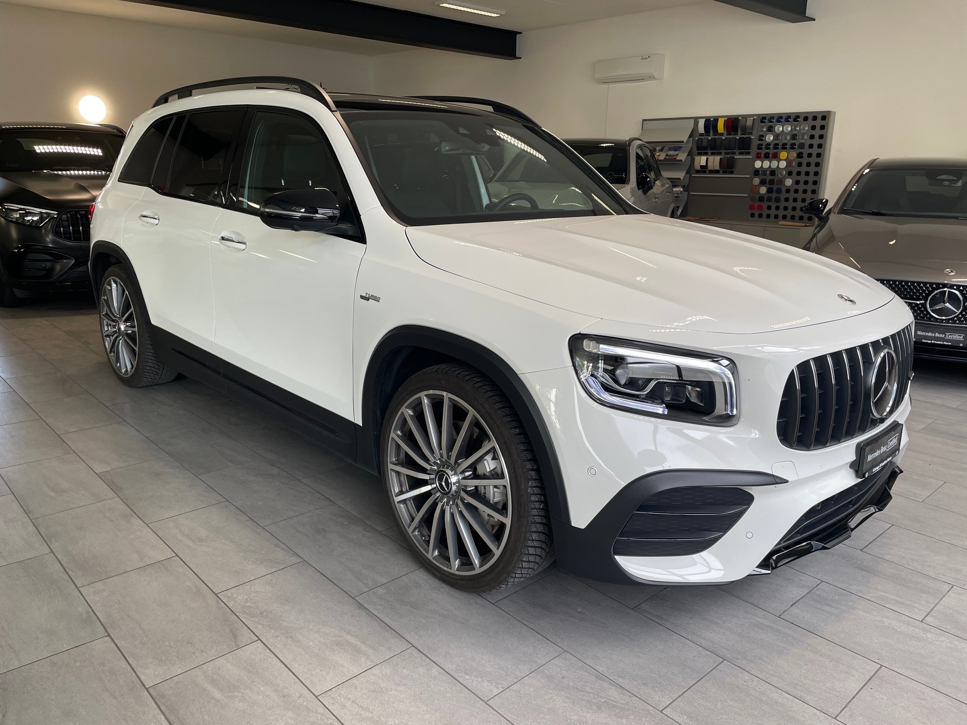 MERCEDES-BENZ GLB 35 AMG 4Matic 8G-Tronic-showroom-element-2