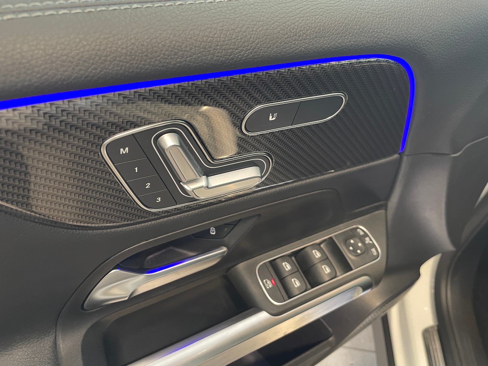 MERCEDES-BENZ GLB 35 AMG 4Matic 8G-Tronic-image-13