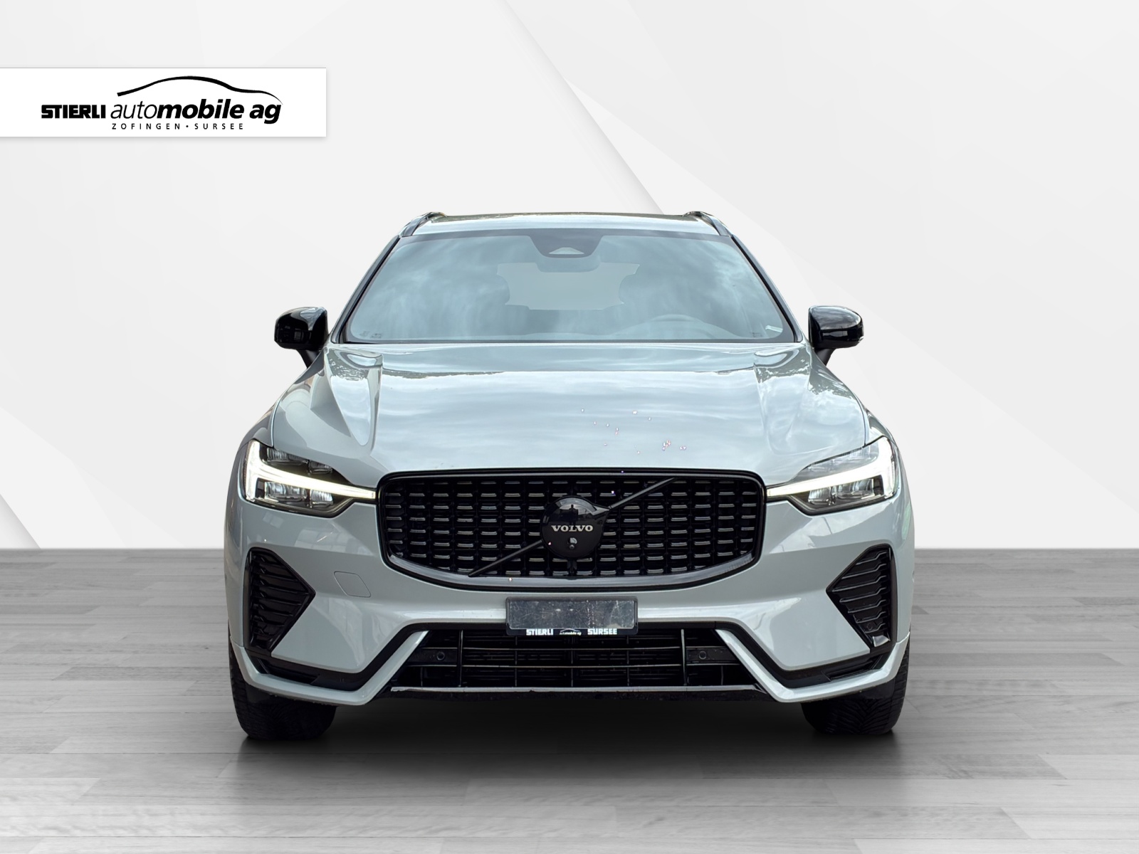 VOLVO XC60 2.0 B5 MH Plus Dark AWD-showroom-element-1
