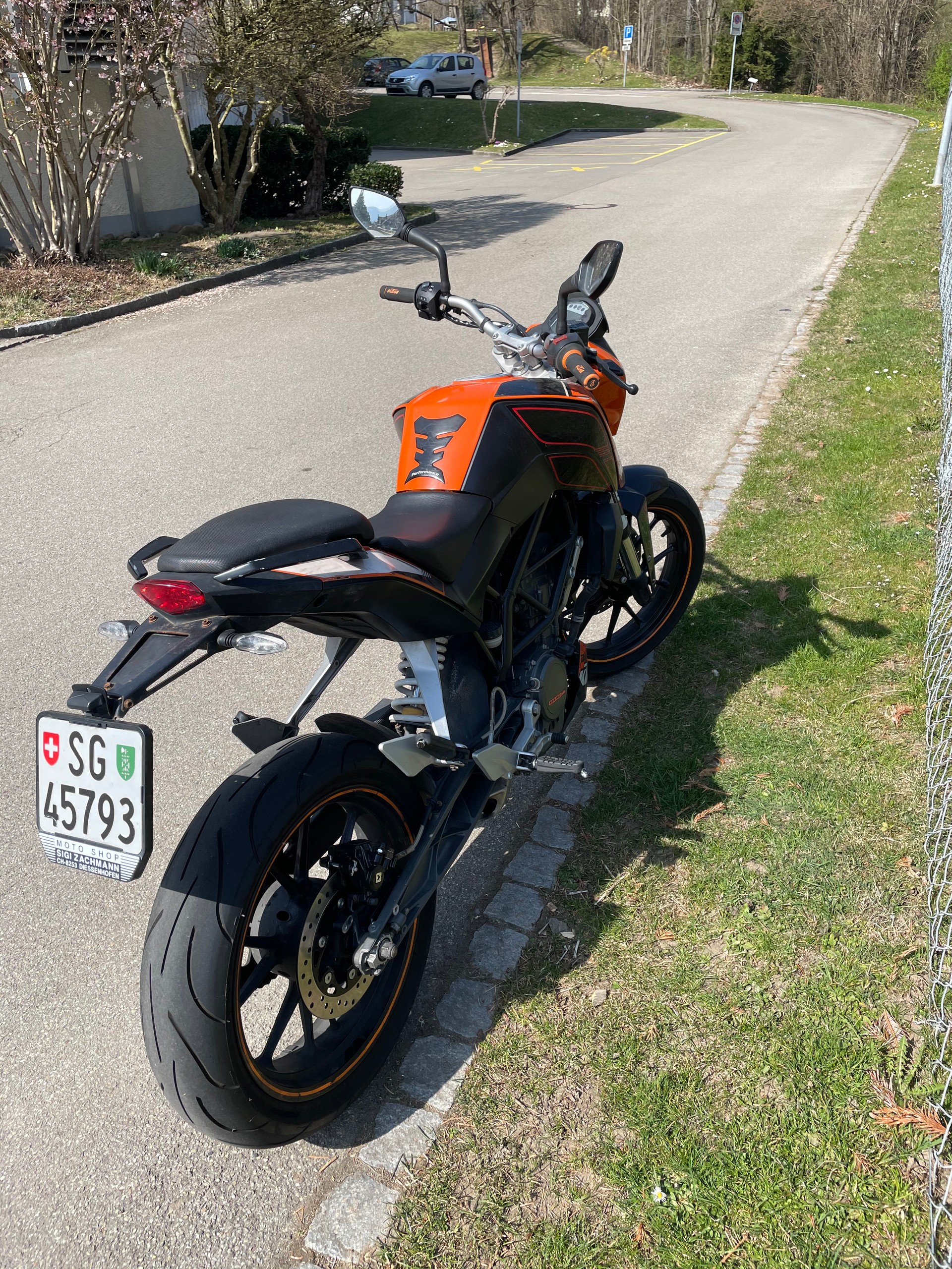 KTM 200 Duke-image-1