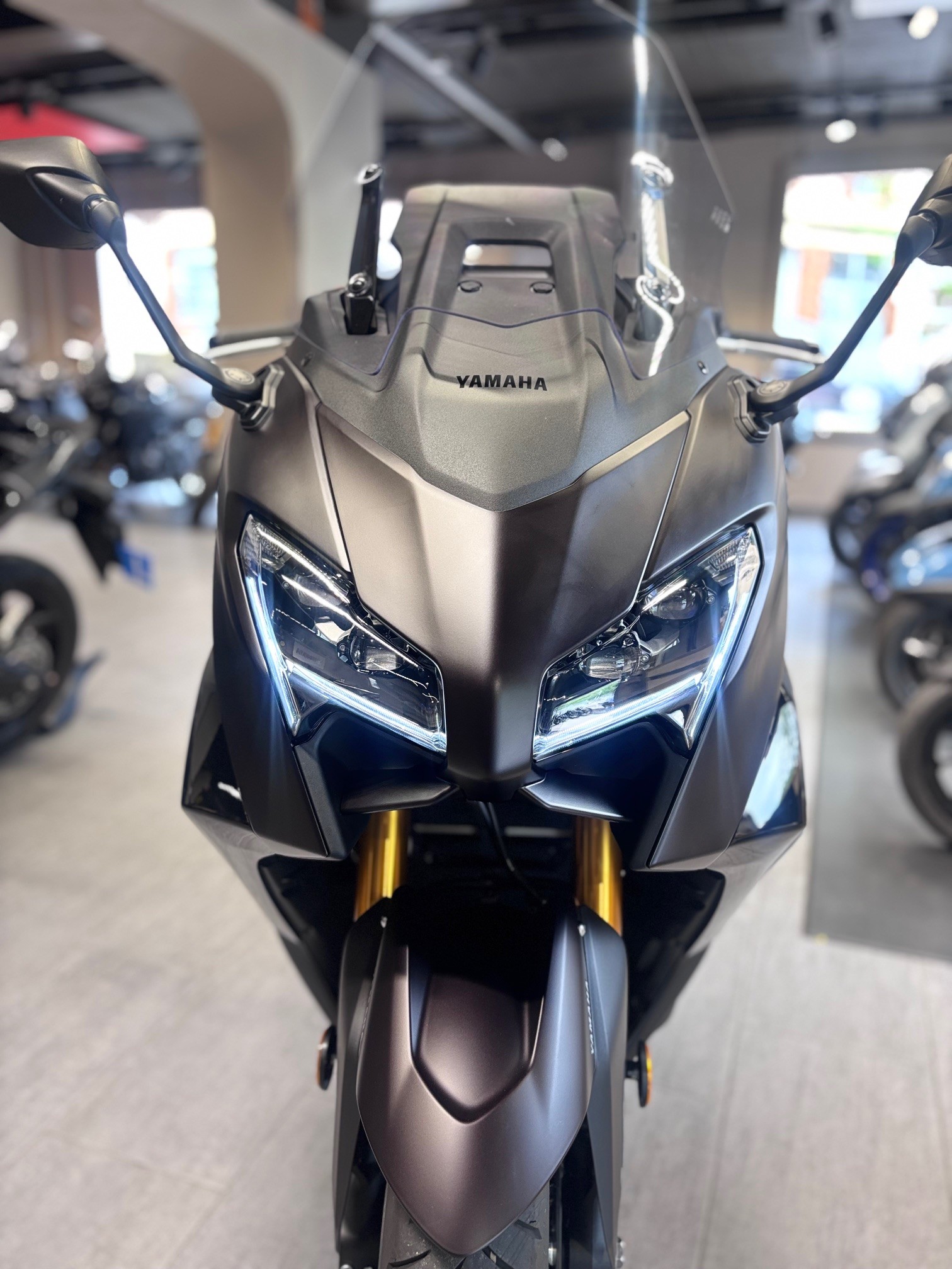 YAMAHA T-MAX 560 tech max-image-3