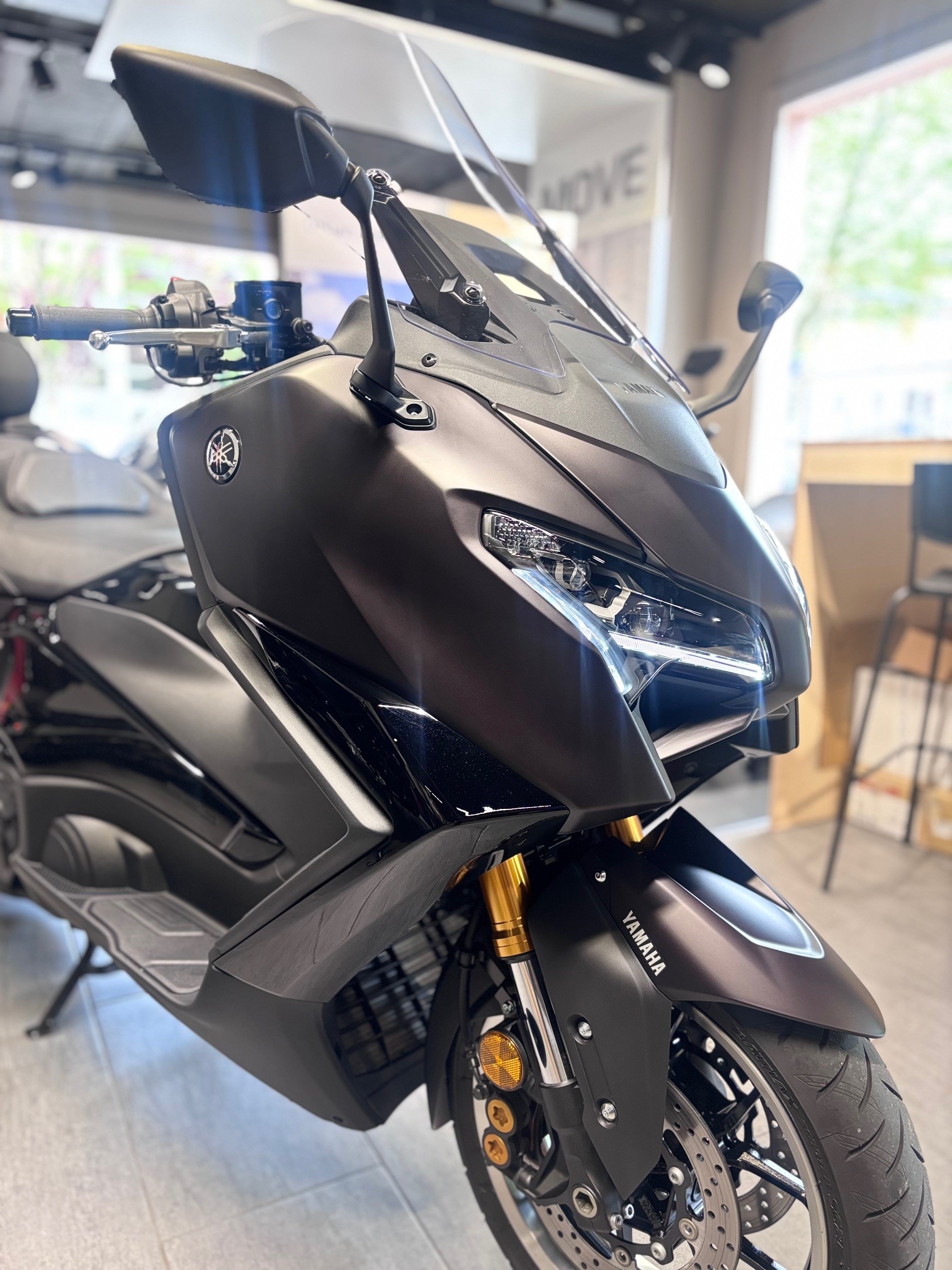 YAMAHA T-MAX 560 tech max-image-1