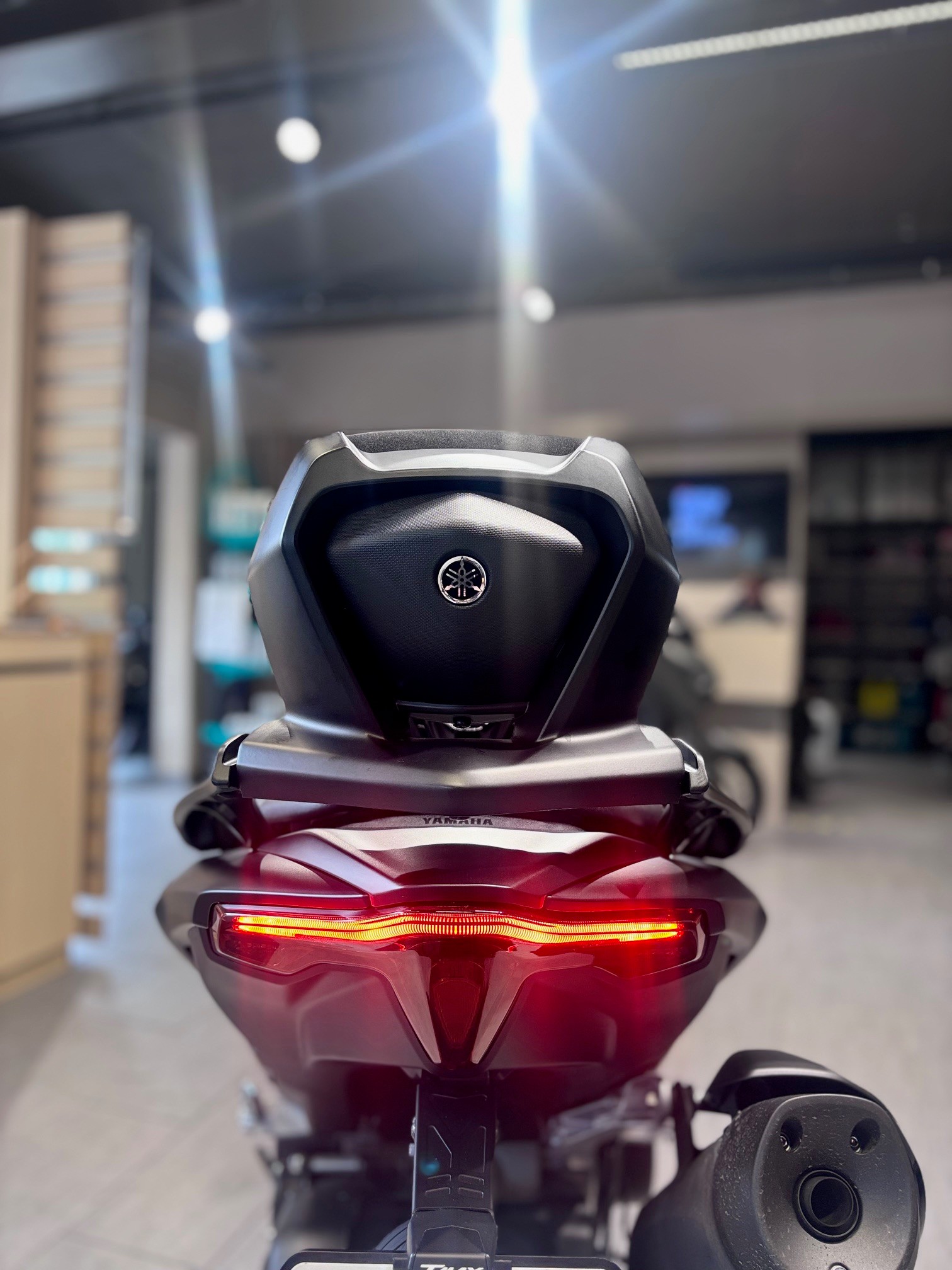 YAMAHA T-MAX 560 tech max-image-5