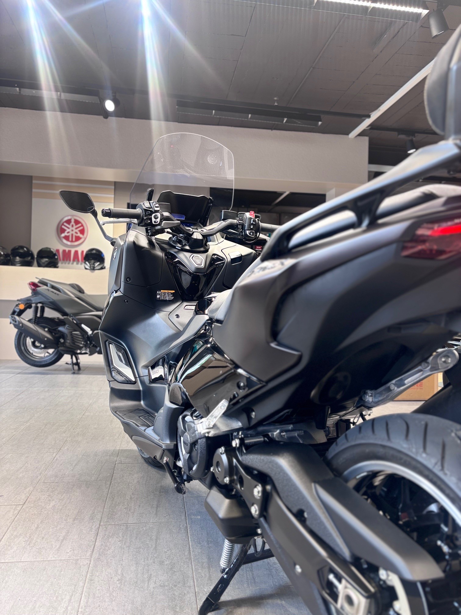 YAMAHA T-MAX 560 tech max-image-4