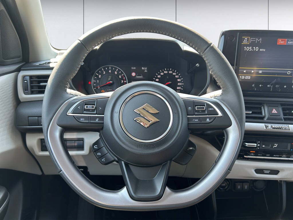 SUZUKI Swift 1.2 1st Edition Top Hybrid 4x4-image-11