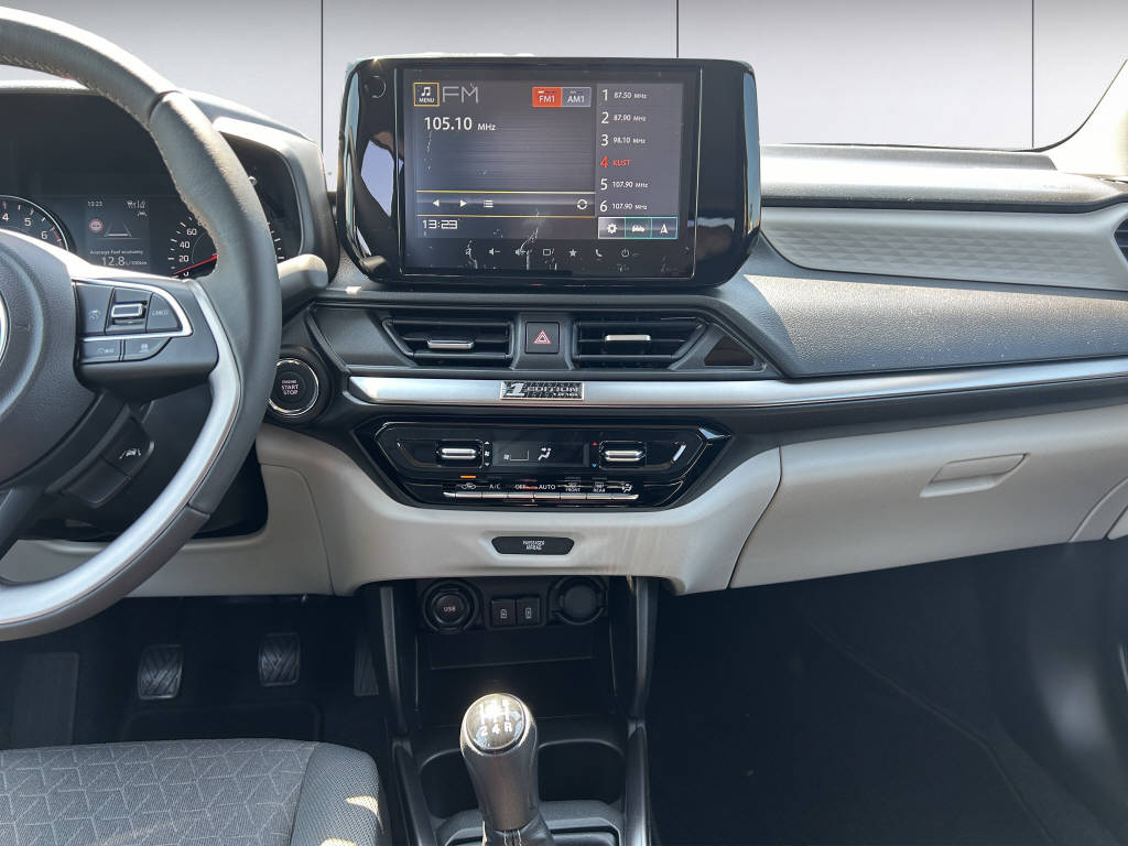 SUZUKI Swift 1.2 1st Edition Top Hybrid 4x4-image-13