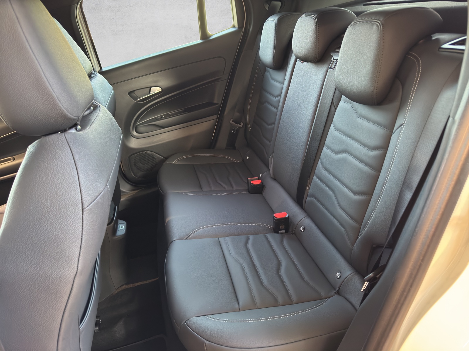 JEEP Avenger 1.2 MHEV Overland 4xe-image-10