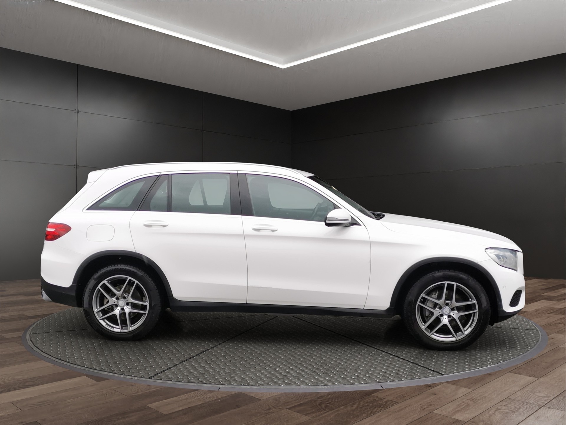 MERCEDES-BENZ GLC 250d Off-Road 4Matic 9G-Tronic-showroom-element-3