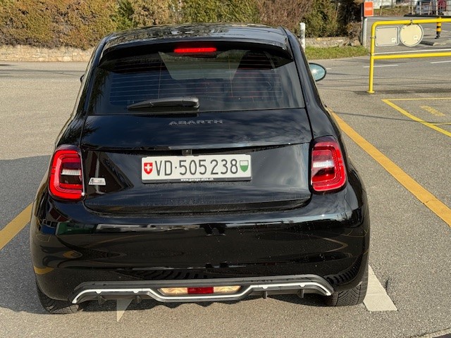 FIAT Abarth 500e-image-2