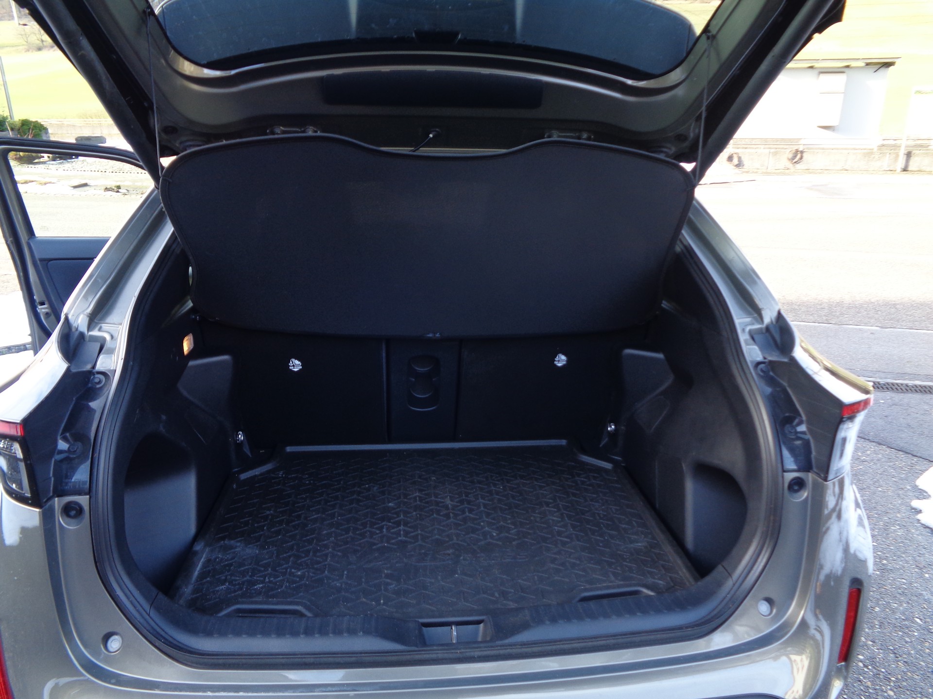 TOYOTA Yaris Cross 1.5 Trend e-CVT AWDi-image-10