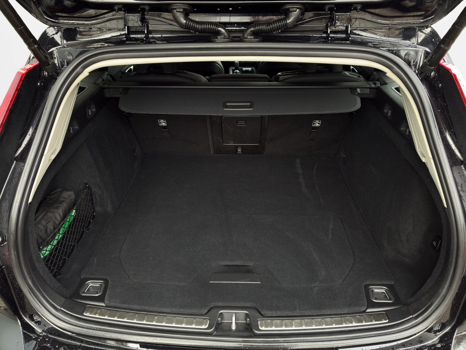 VOLVO V60 2.0 T6 TE Plus Dark eAWD-image-14