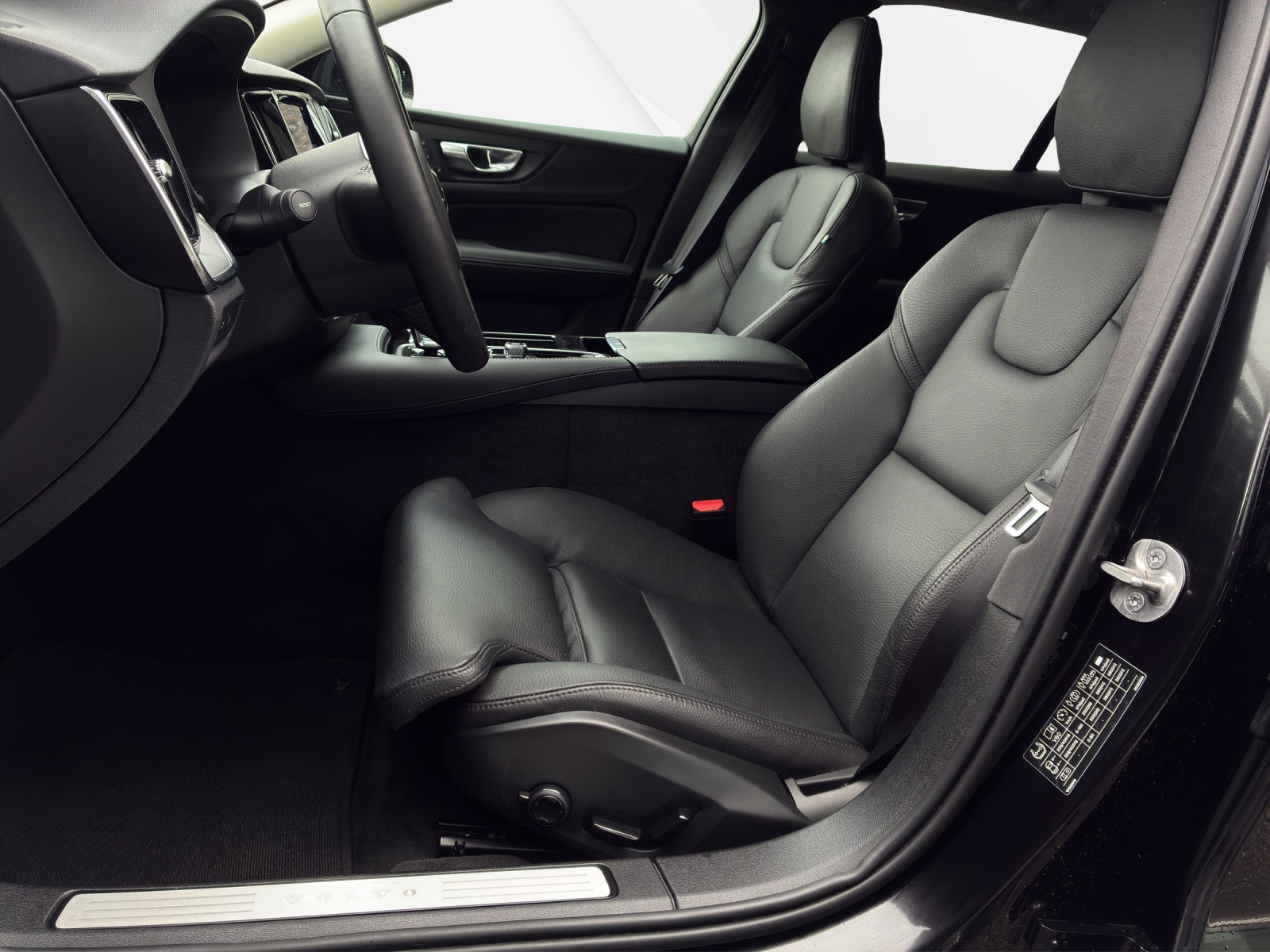 VOLVO V60 2.0 T6 TE Plus Dark eAWD-image-9