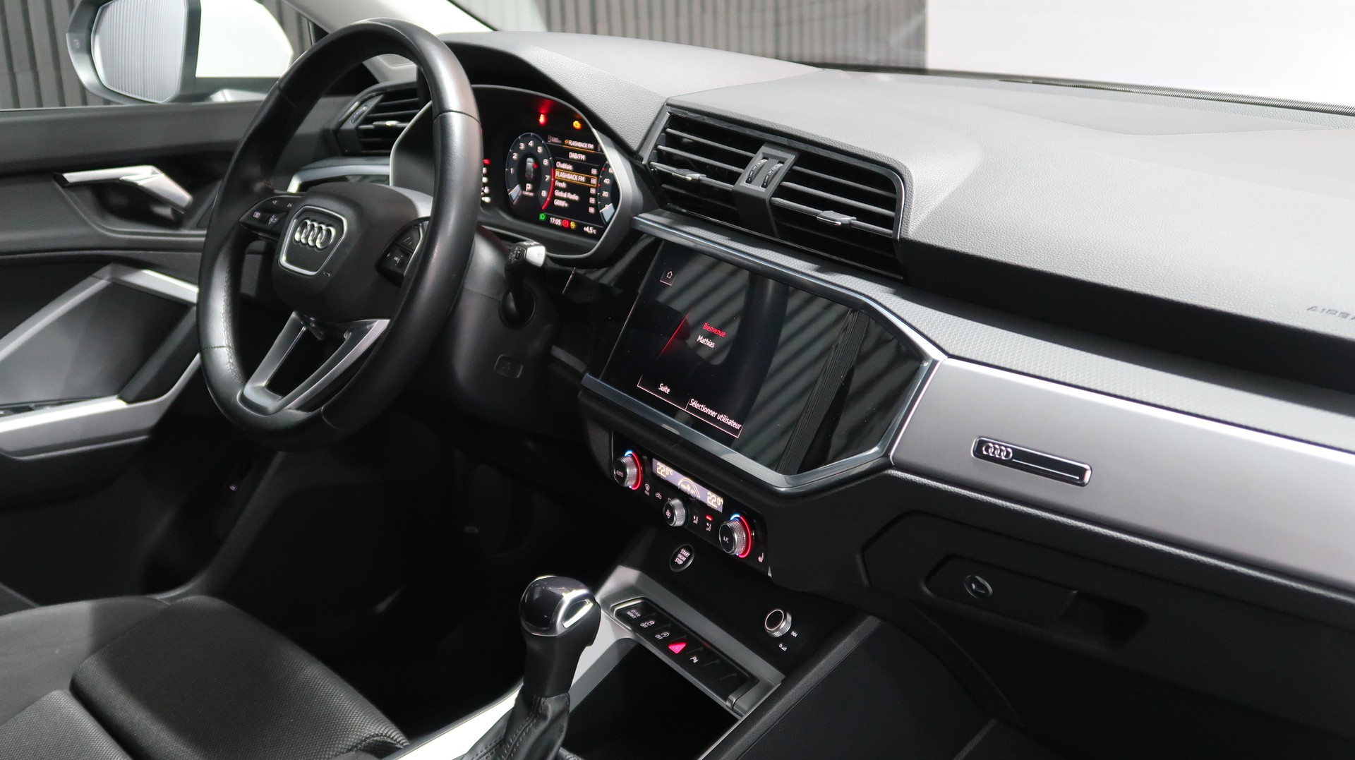 AUDI Q3 Sportback 35 TFSI / S-tronic / CH / MFK / GARANTIE-image-29