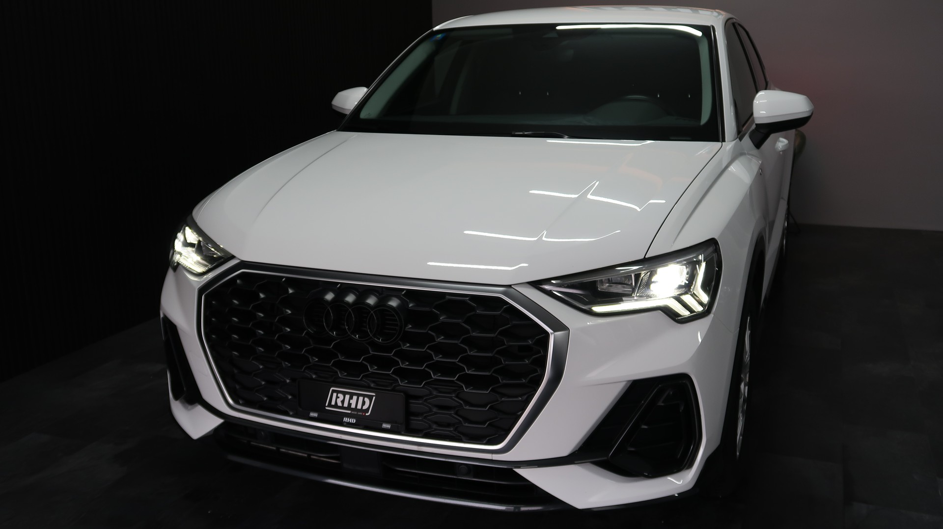 AUDI Q3 Sportback 35 TFSI / S-tronic / CH / MFK / GARANTIE-showroom-element-3