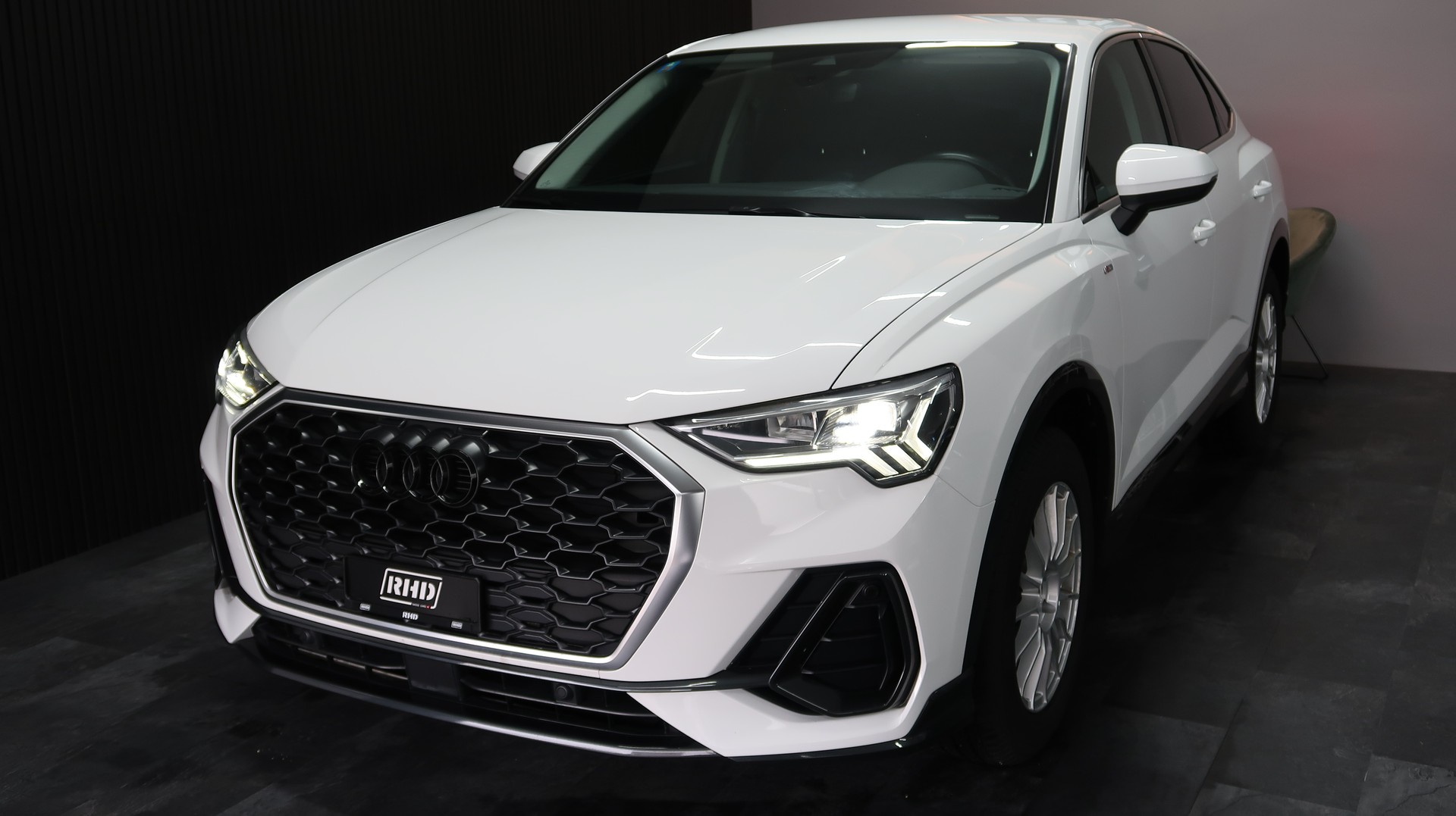 AUDI Q3 Sportback 35 TFSI / S-tronic / CH / MFK / GARANTIE-showroom-element-2