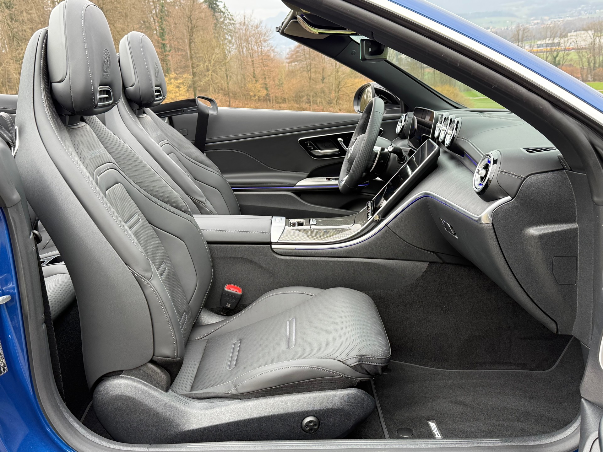 MERCEDES-BENZ CLE AMG 53 Cabrio 4Matic+ 9G-Tronic-image-17