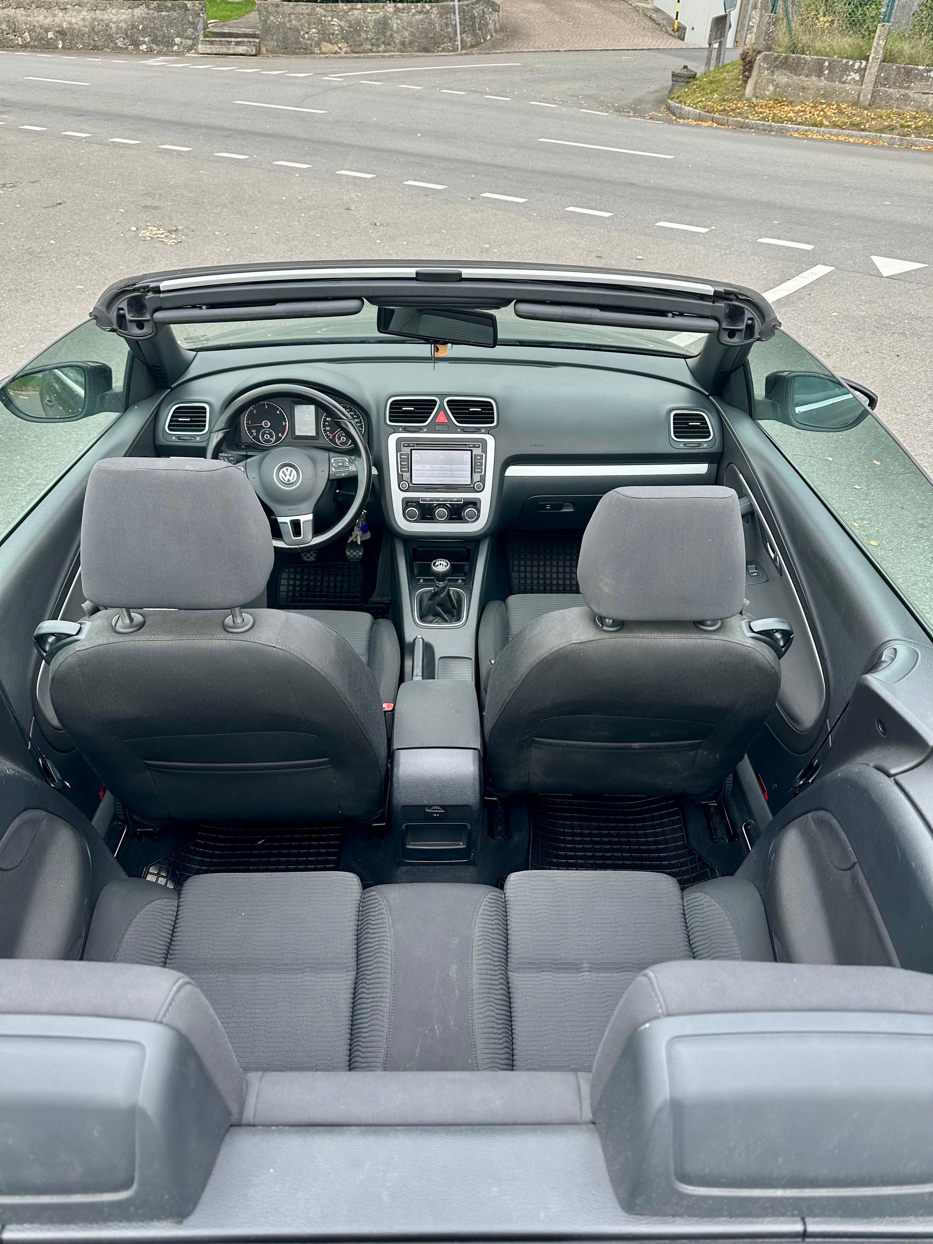 VW Eos 2.0 TDI BlueMotion Technology-image-11