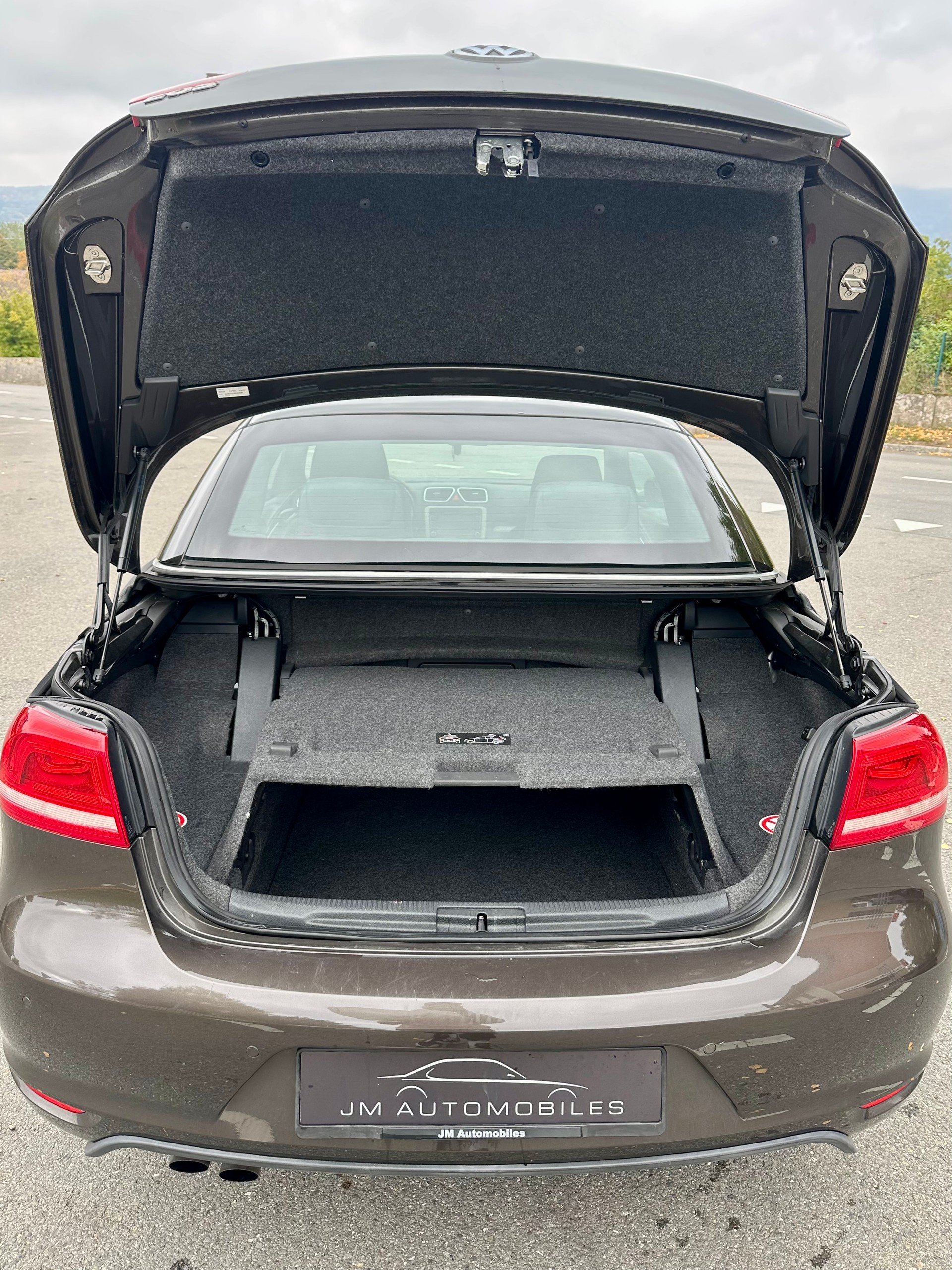 VW Eos 2.0 TDI BlueMotion Technology-image-12