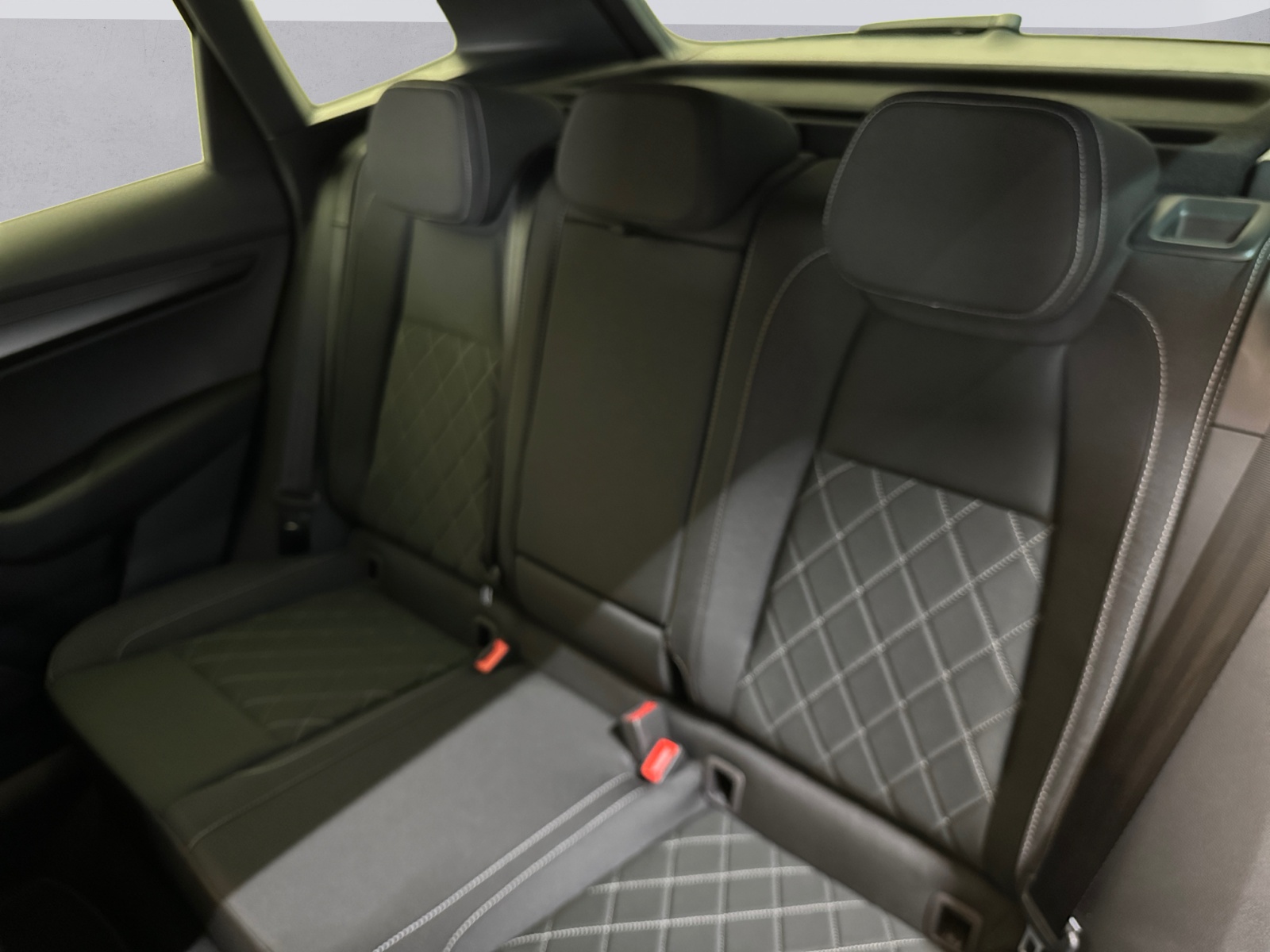 SKODA Karoq 1.5 TSI SportLine DSG-image-13
