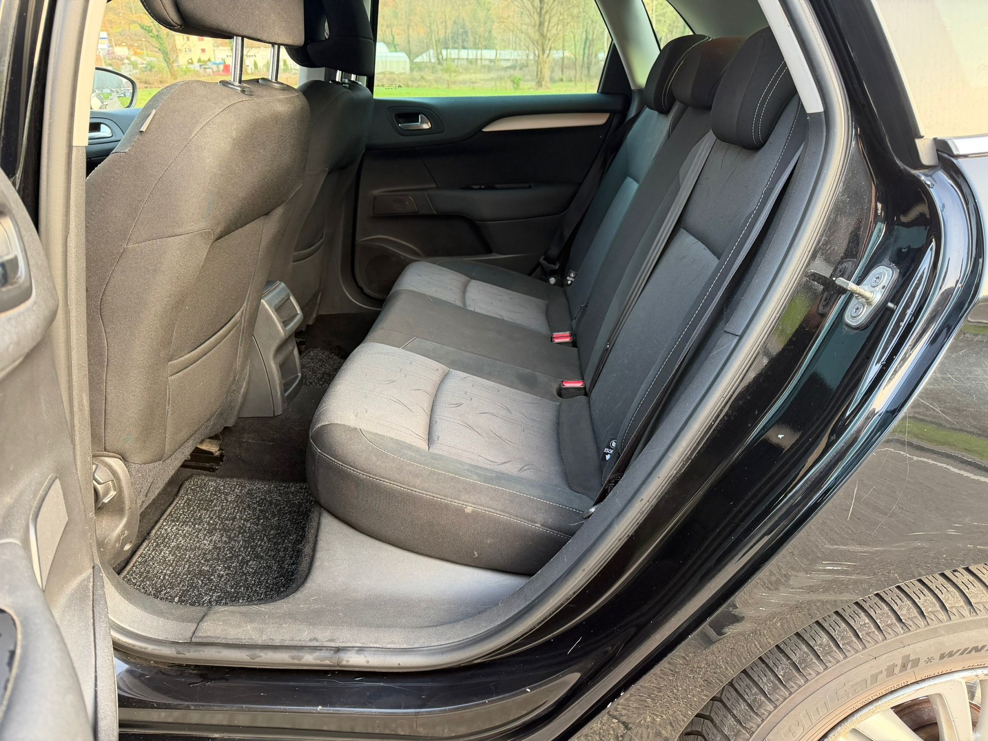 CITROEN C4 Berline 1.6 HDi Swiss Style-image-11