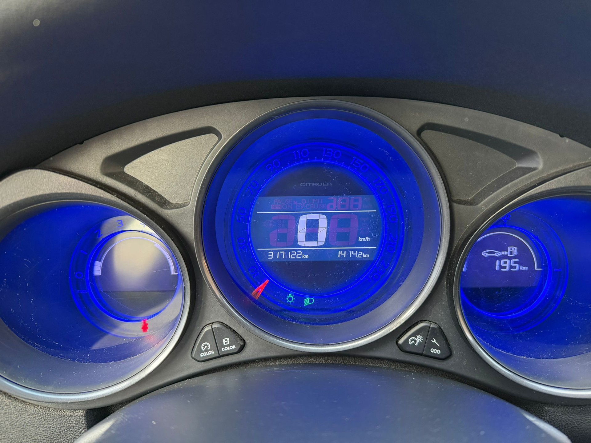 CITROEN C4 Berline 1.6 HDi Swiss Style-image-15