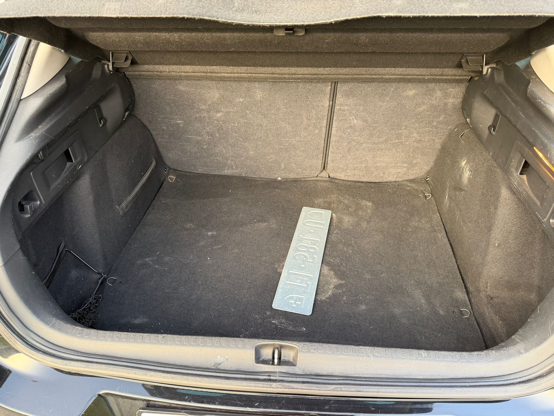 CITROEN C4 Berline 1.6 HDi Swiss Style-image-12