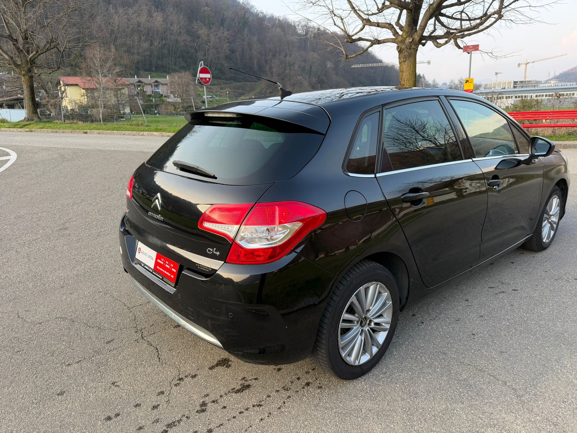 CITROEN C4 Berline 1.6 HDi Swiss Style-image-2