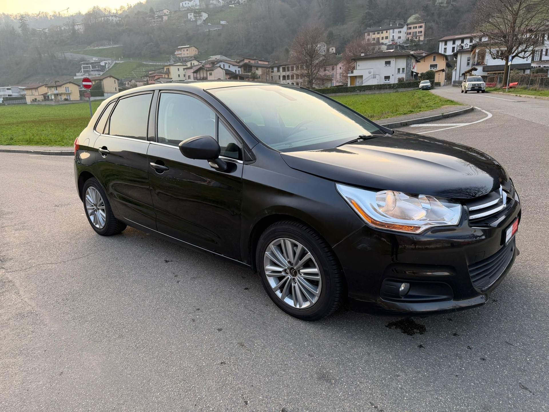 CITROEN C4 Berline 1.6 HDi Swiss Style-image-1