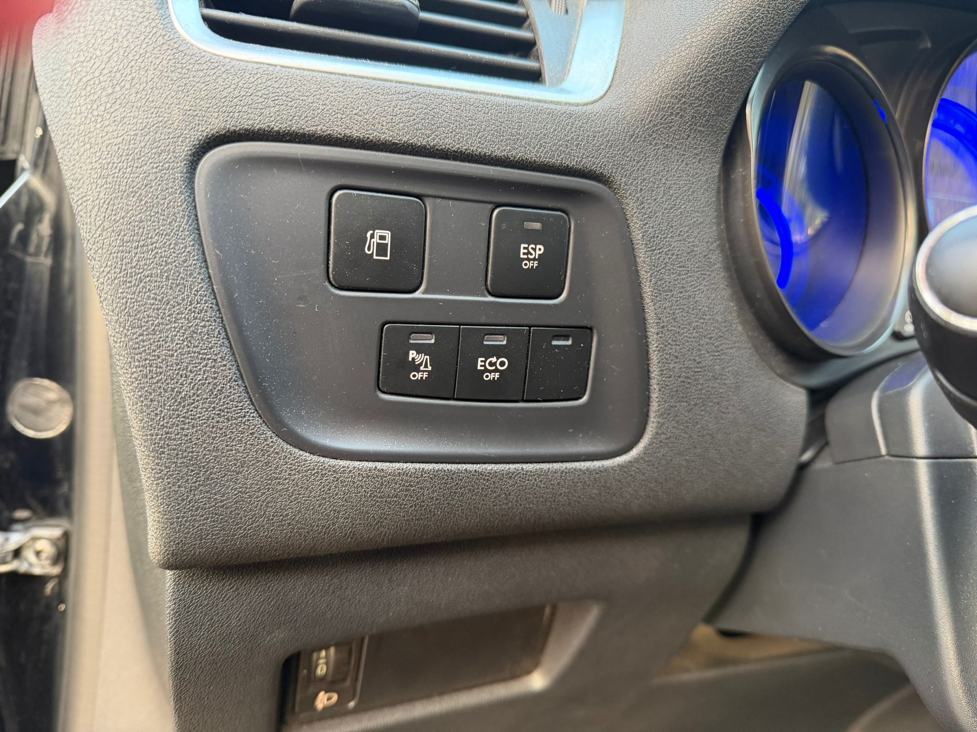 CITROEN C4 Berline 1.6 HDi Swiss Style-image-14