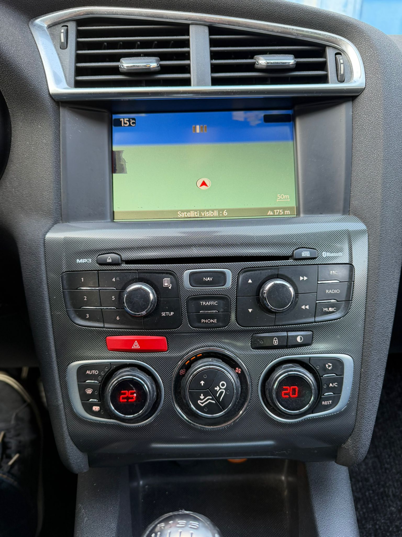CITROEN C4 Berline 1.6 HDi Swiss Style-image-13