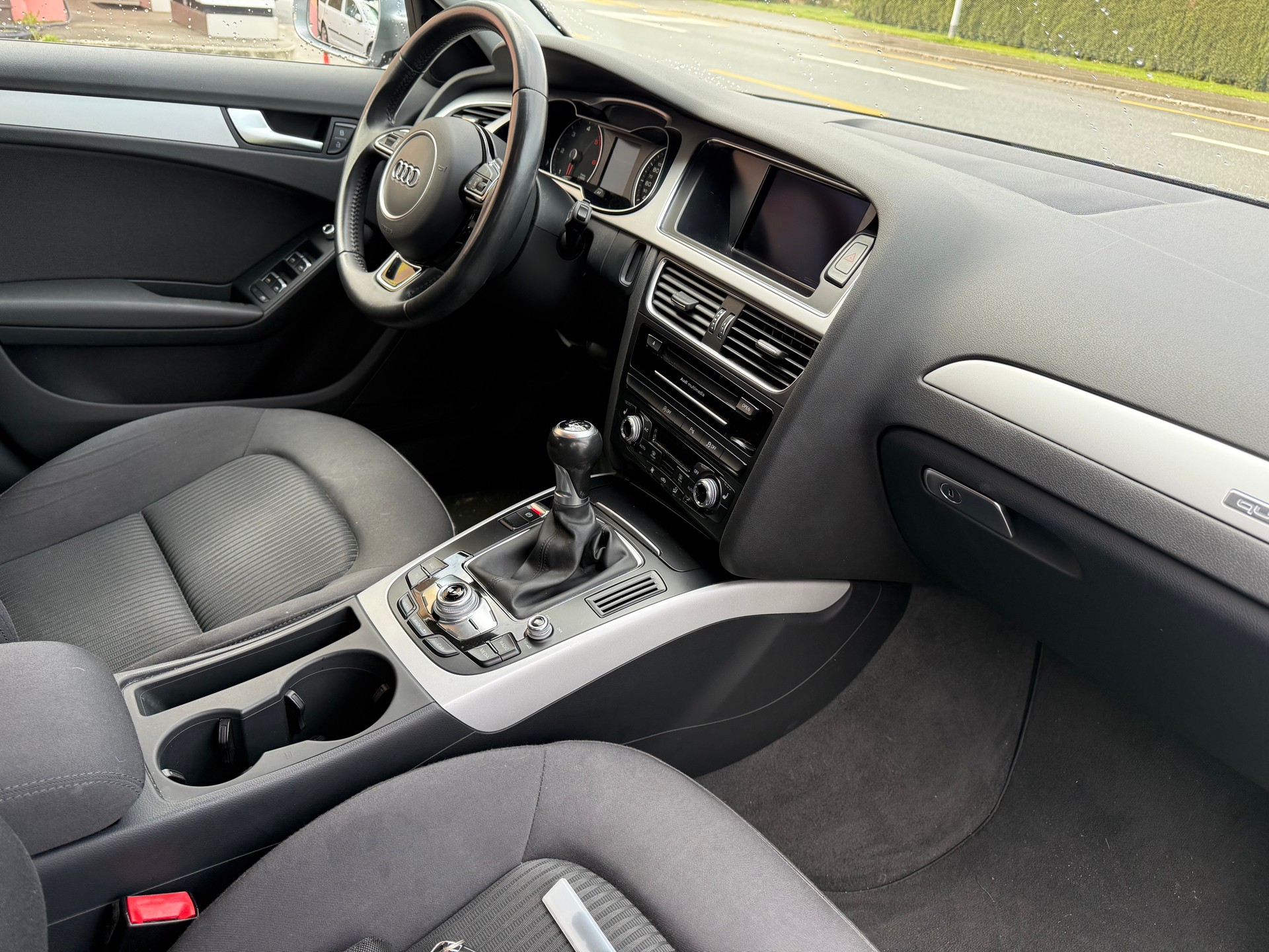 AUDI A4 Avant 2.0 TDI Attraction quattro-image-10
