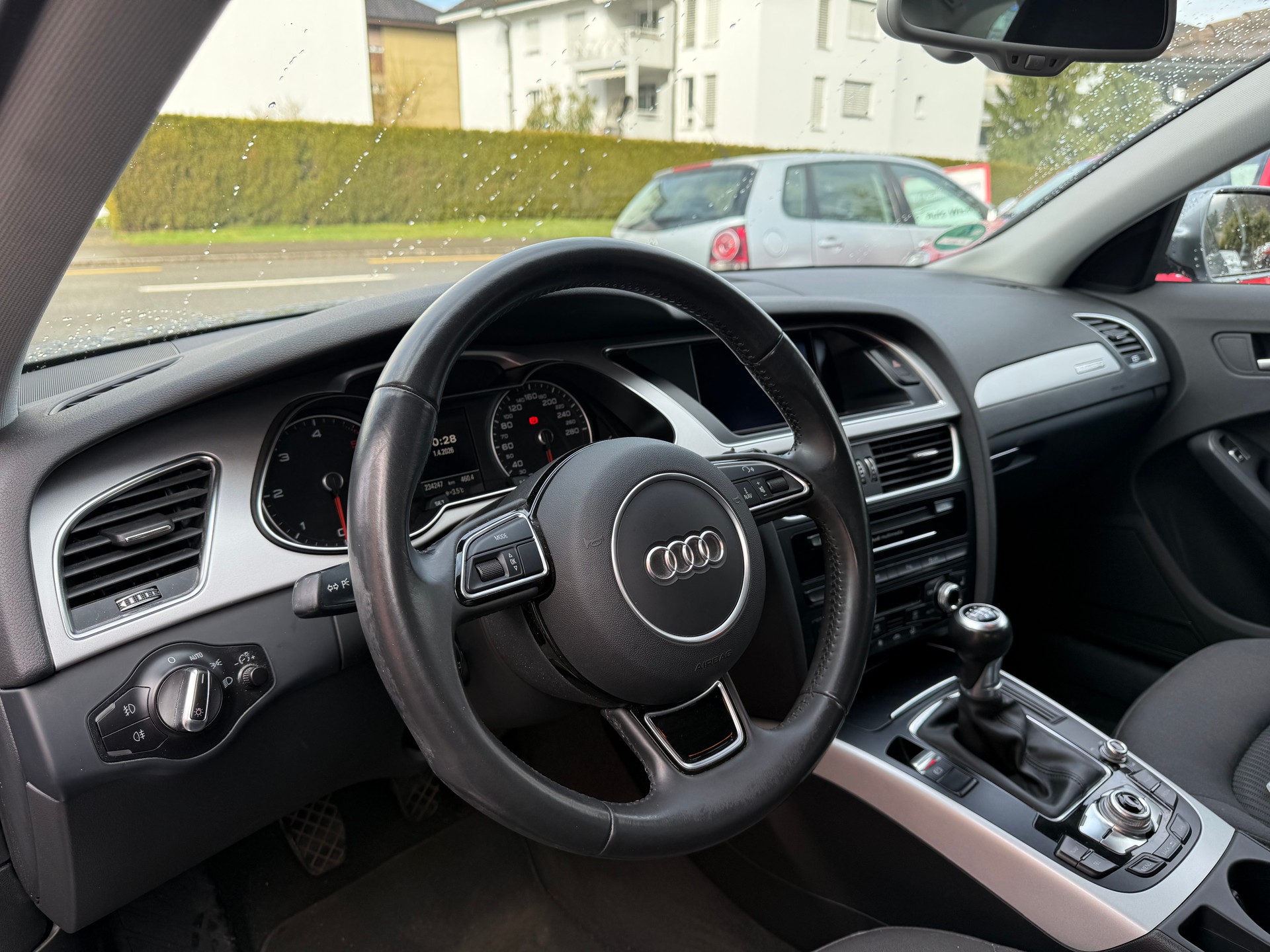 AUDI A4 Avant 2.0 TDI Attraction quattro-image-12