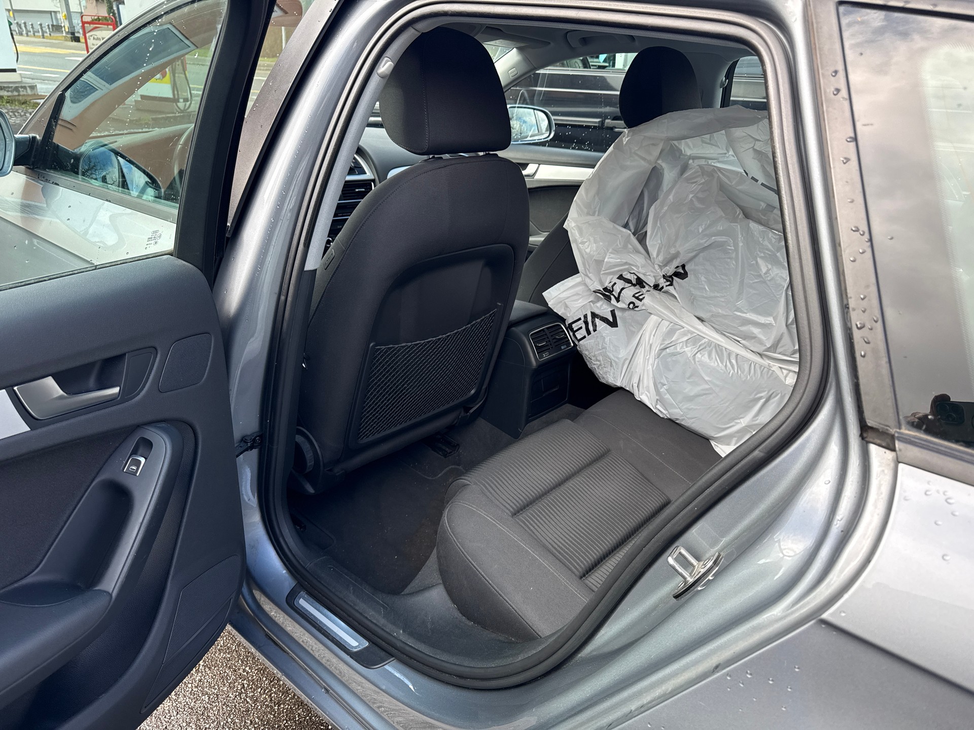 AUDI A4 Avant 2.0 TDI Attraction quattro-image-8