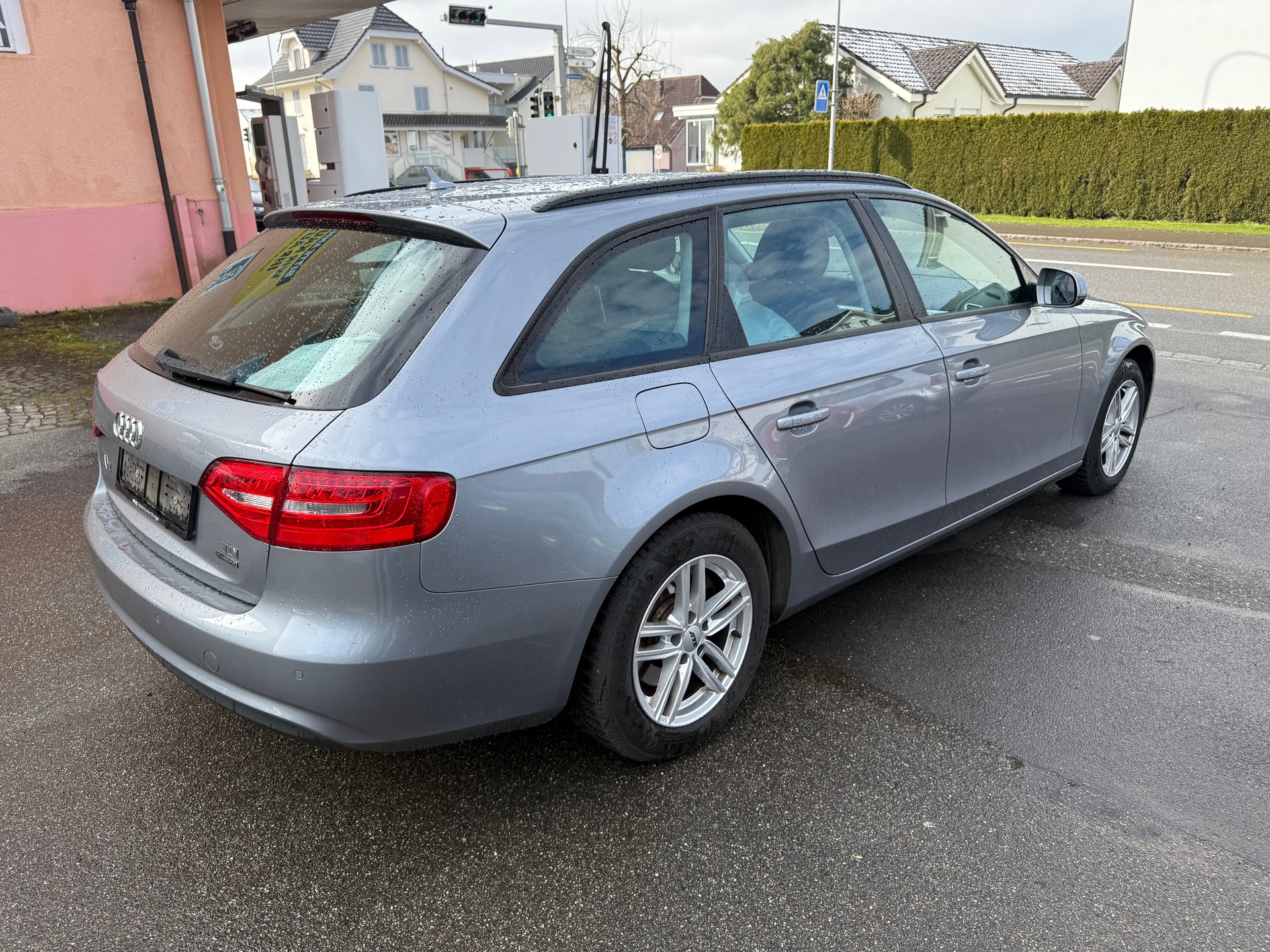 AUDI A4 Avant 2.0 TDI Attraction quattro-image-3