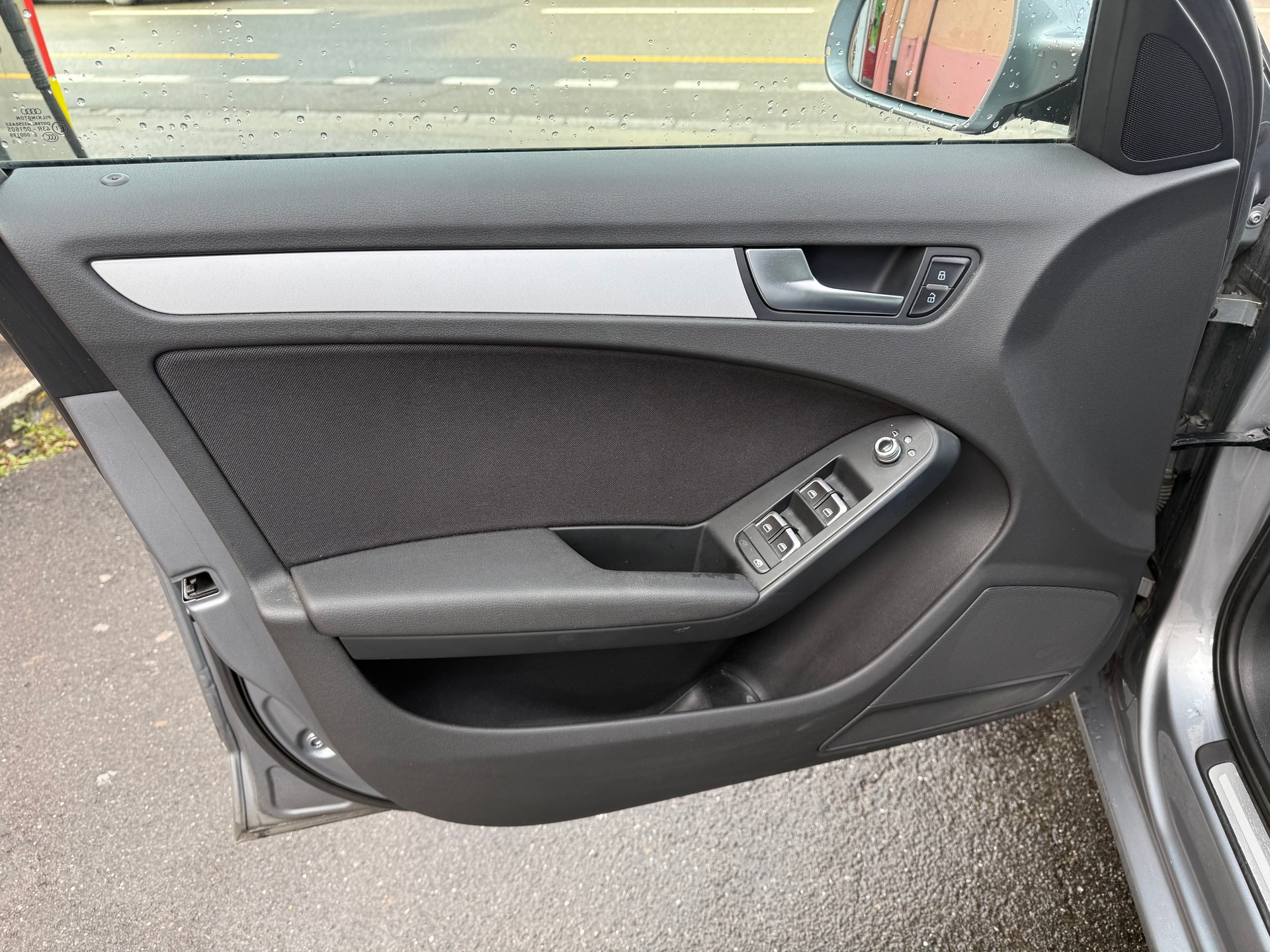 AUDI A4 Avant 2.0 TDI Attraction quattro-image-11