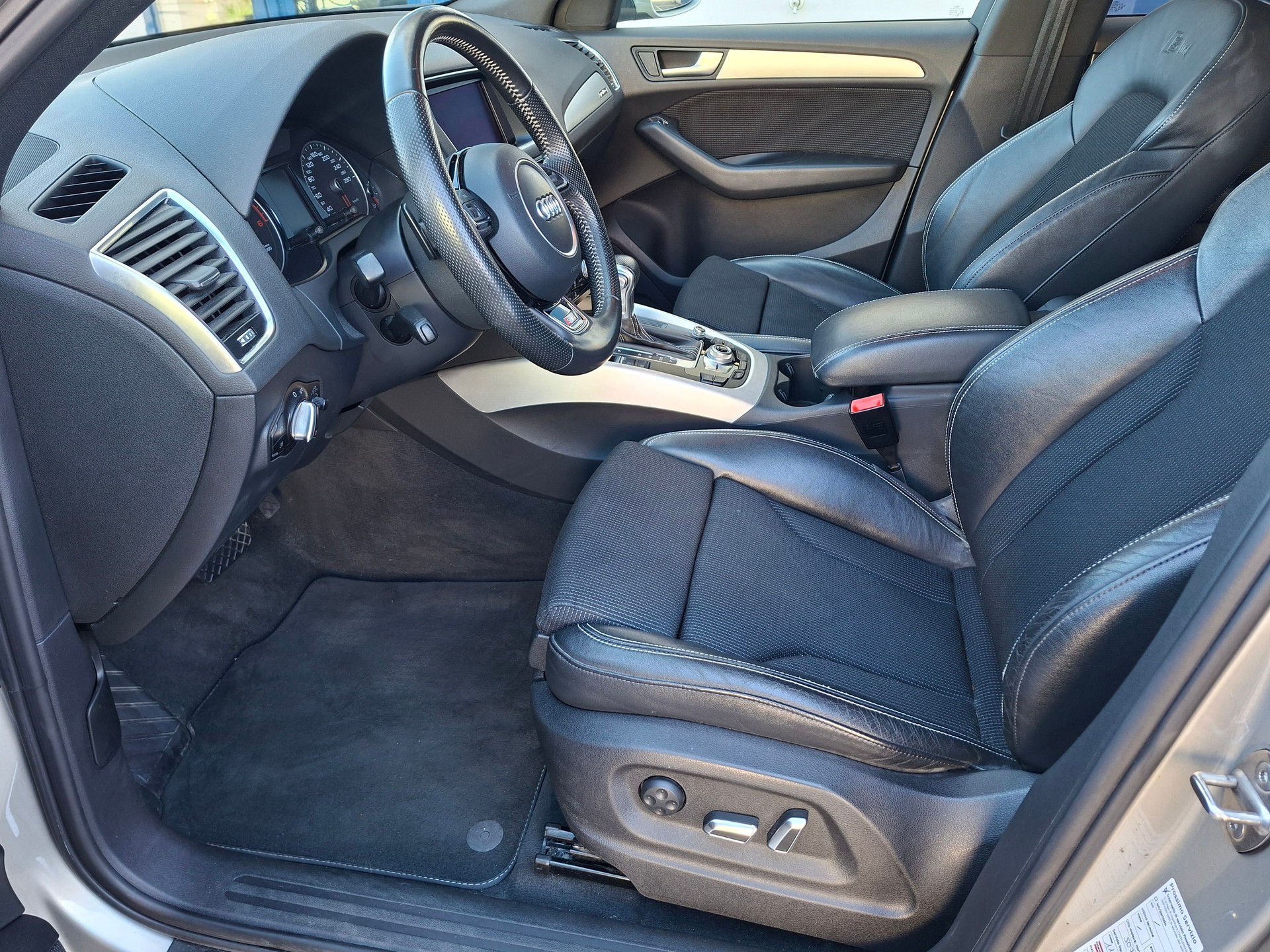 AUDI Q5 2.0 TDI quattro S-tronic-image-6